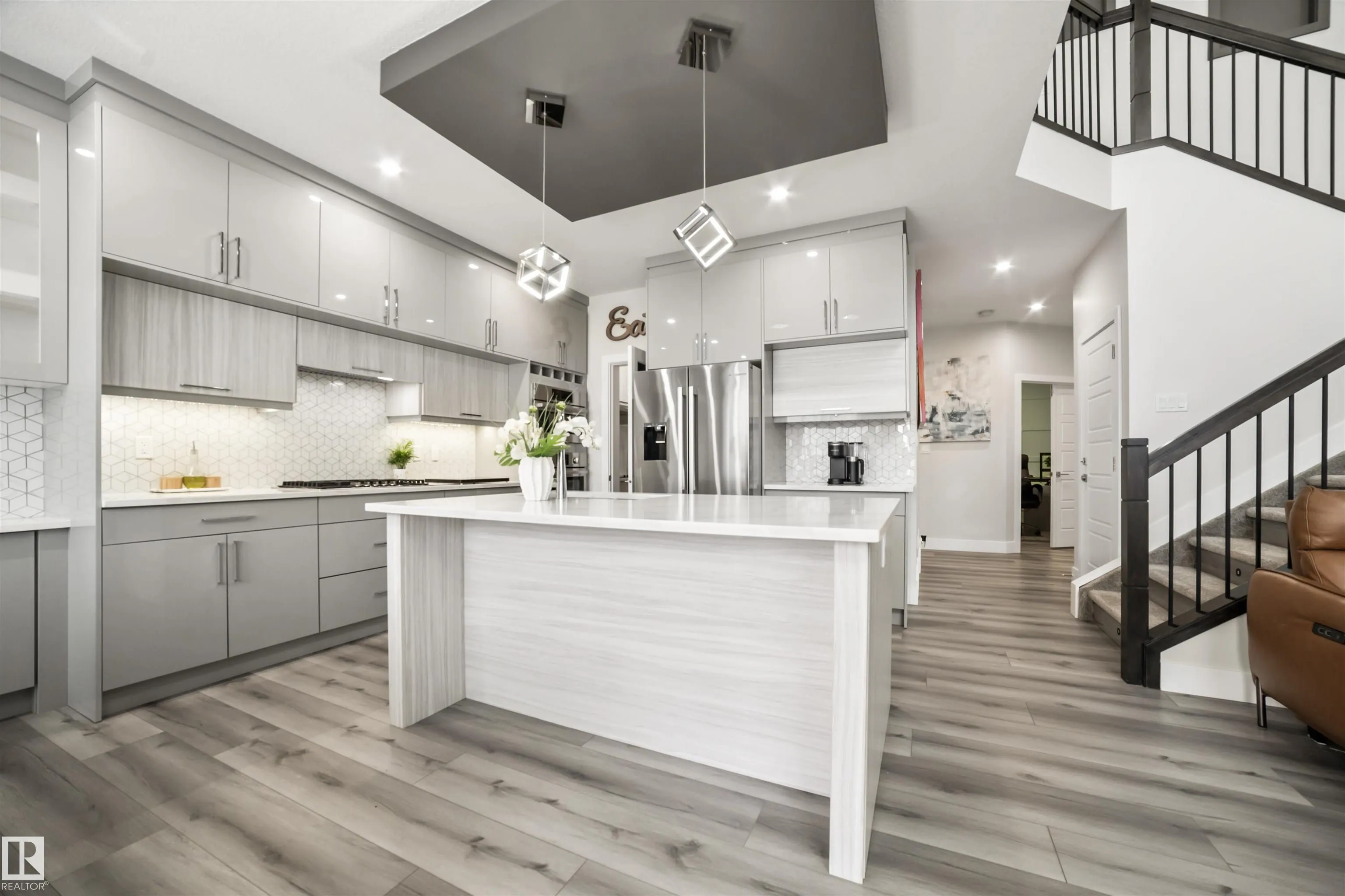 447 ROBERTS Crescent