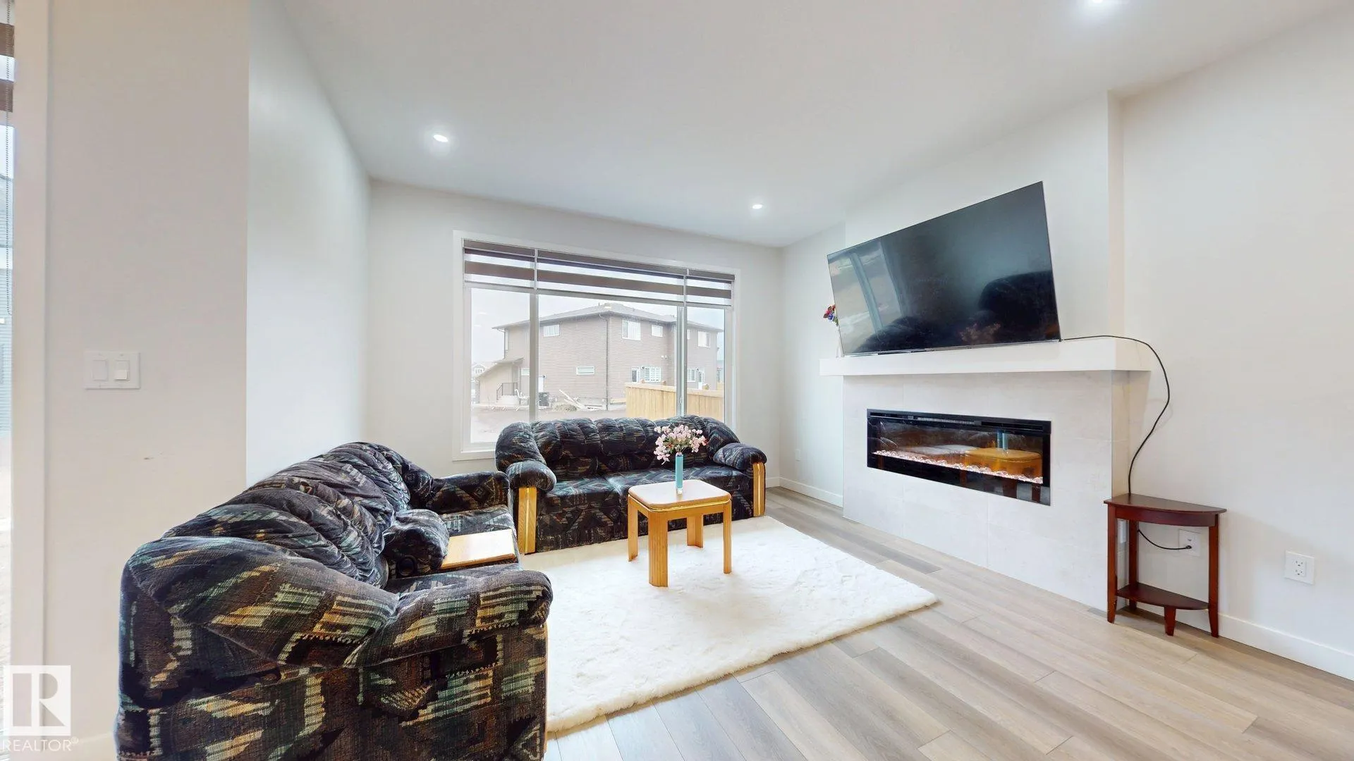1143 PLUM Lane