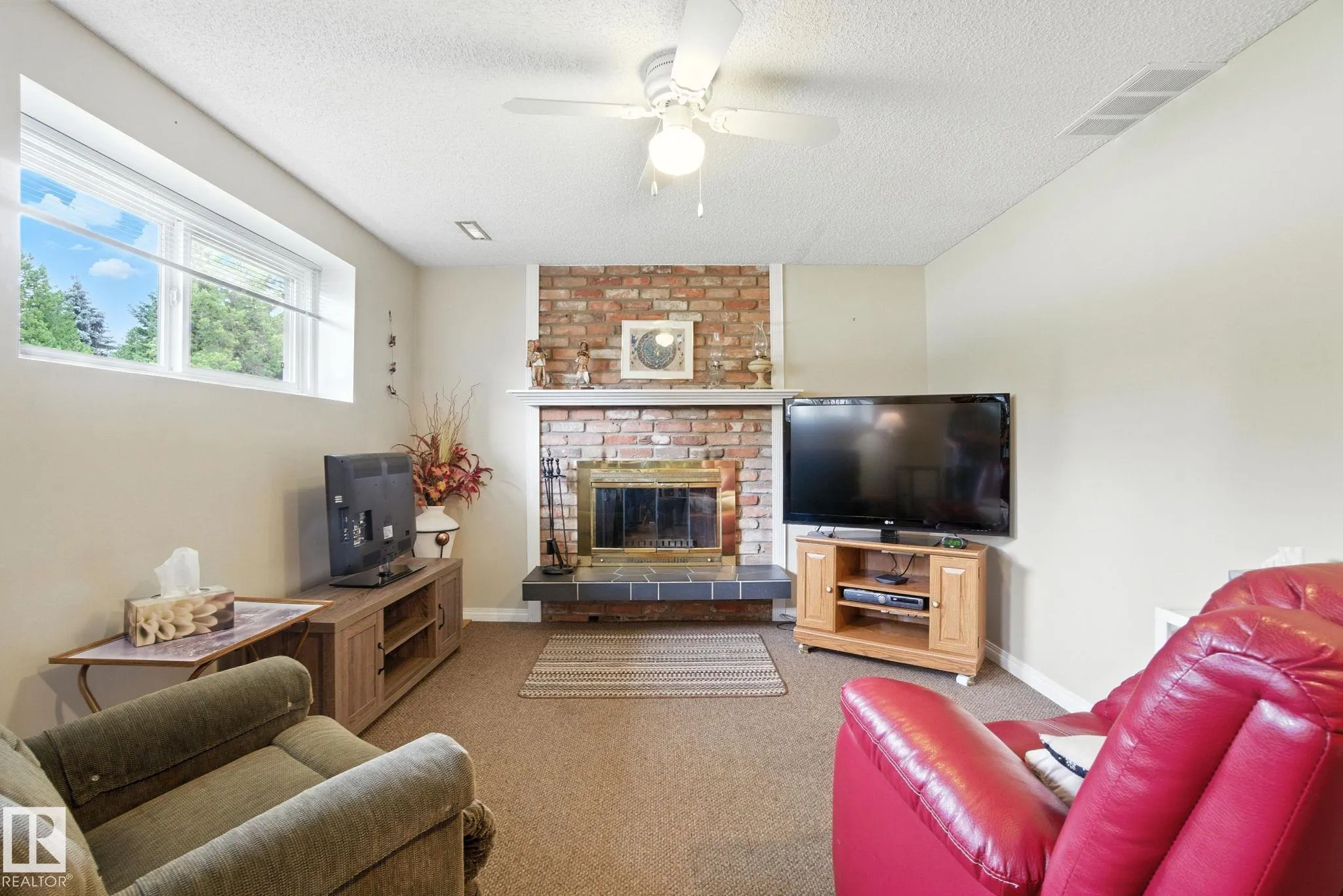 2 LAYDON Drive