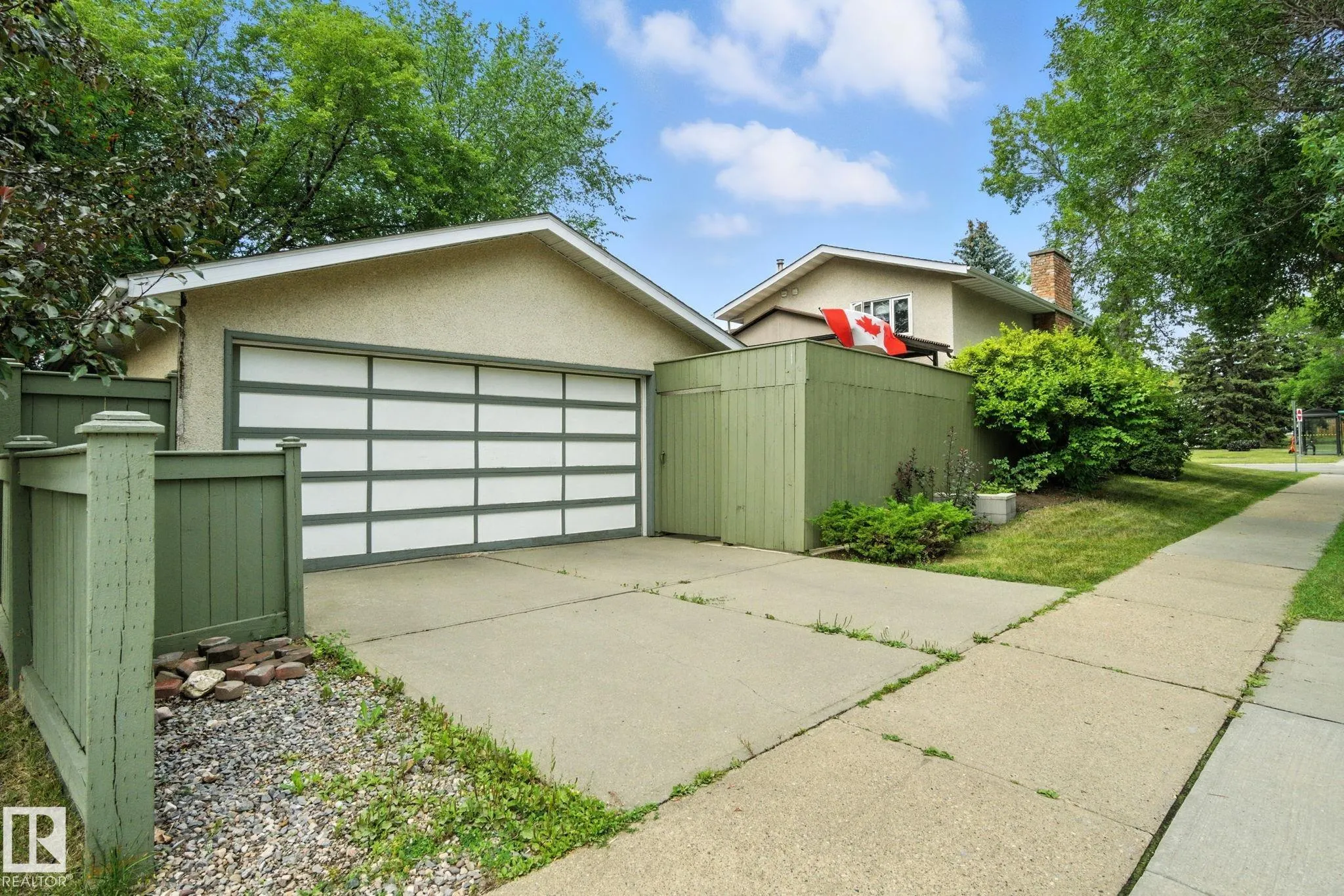 2 LAYDON Drive