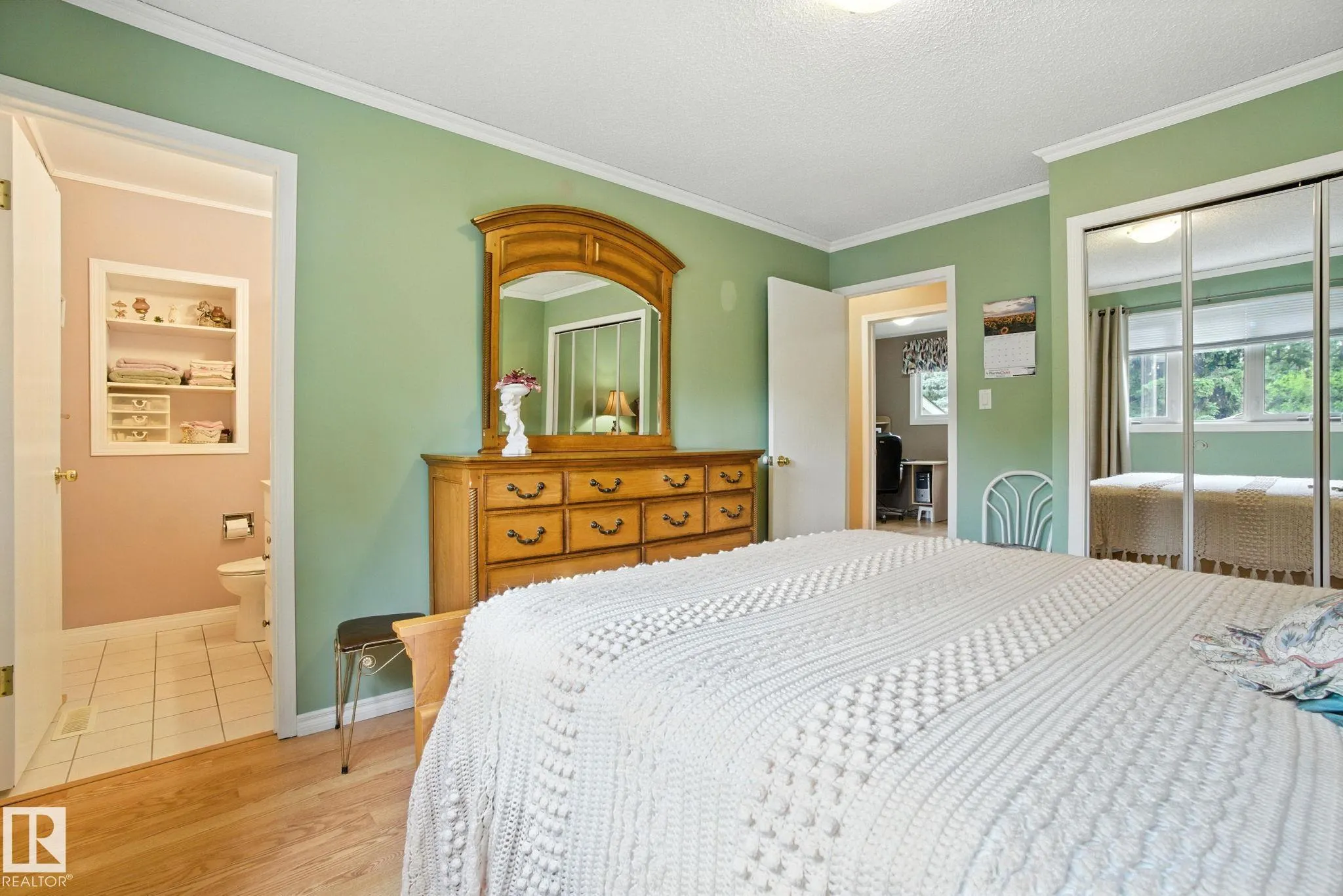 2 LAYDON Drive