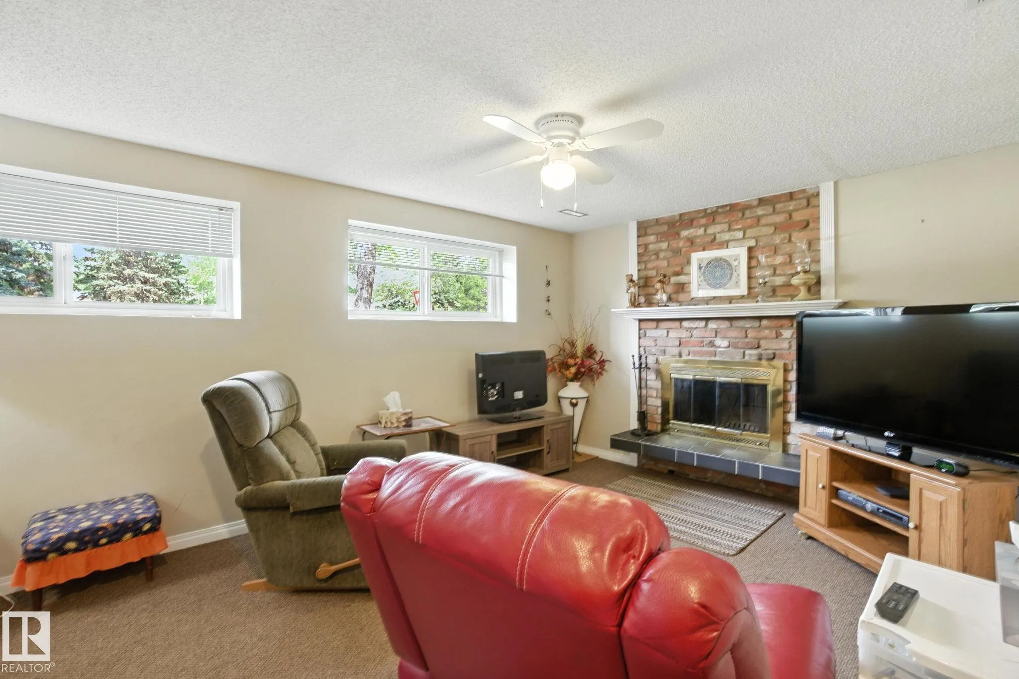 2 LAYDON Drive