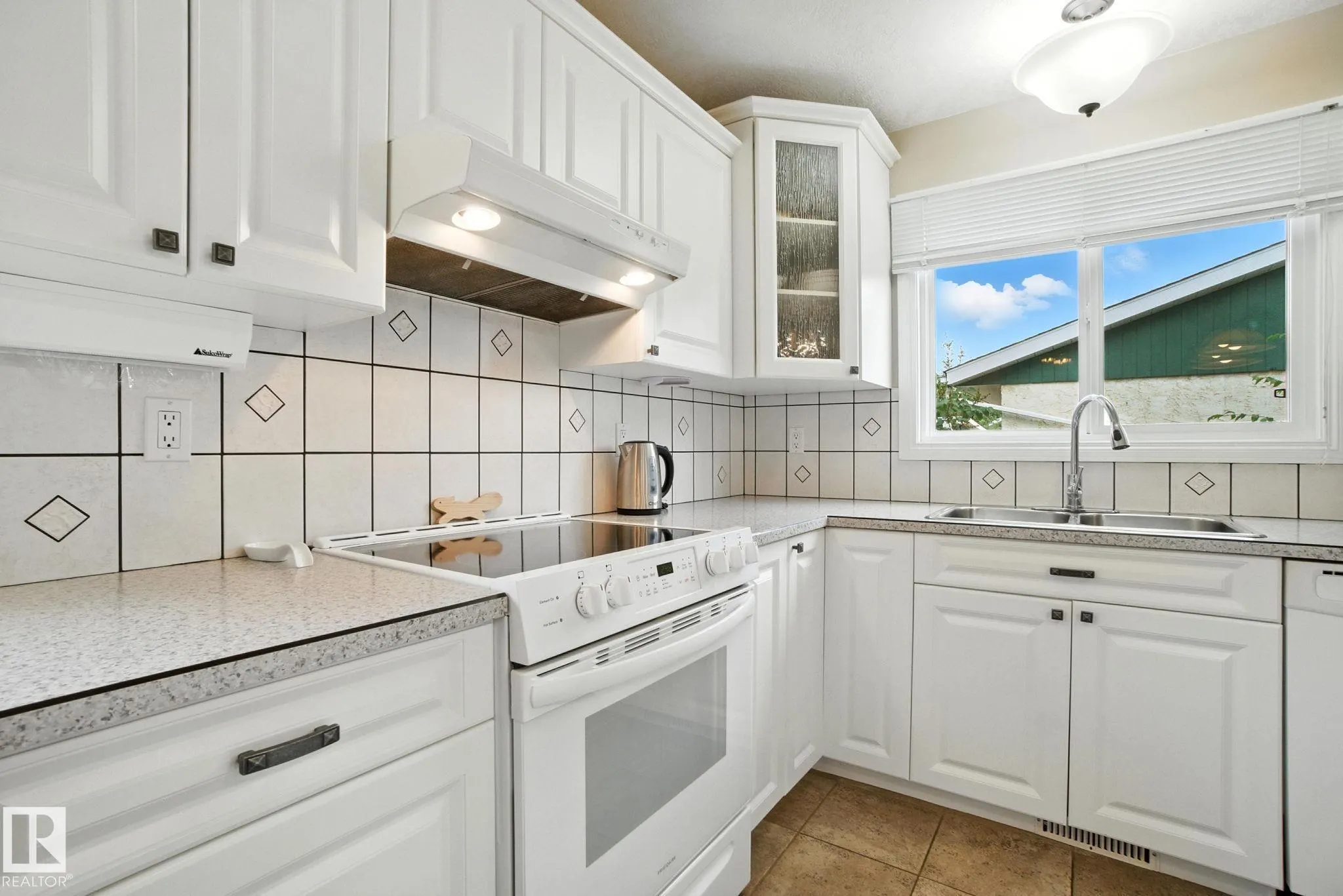 2 LAYDON Drive