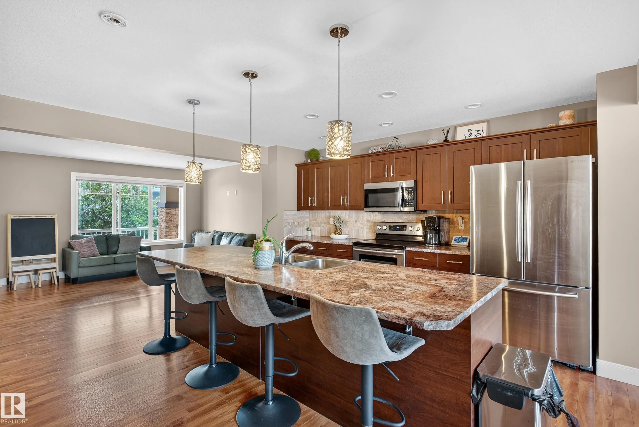 756 DECOTEAU Way