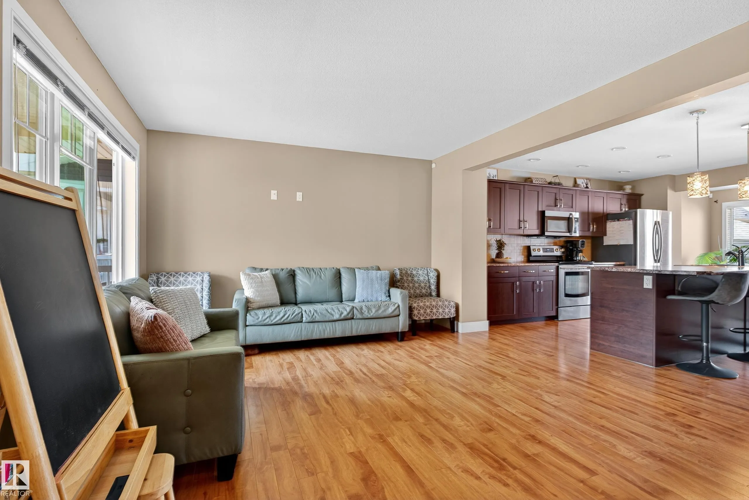 756 DECOTEAU Way