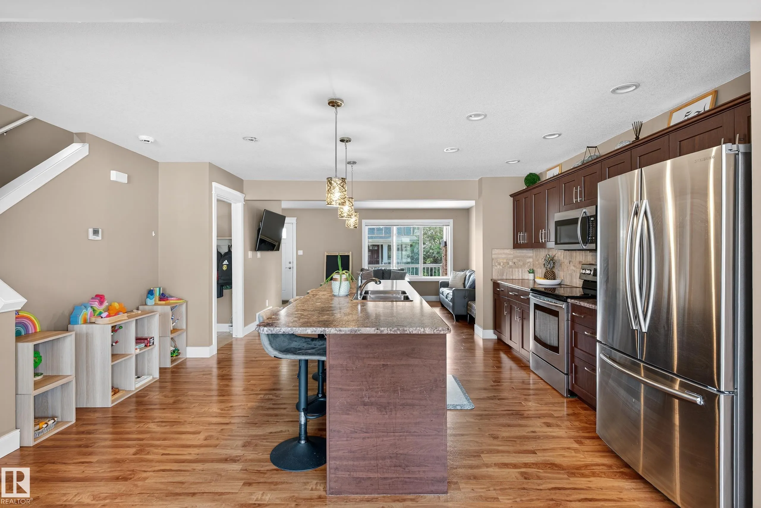 756 DECOTEAU Way
