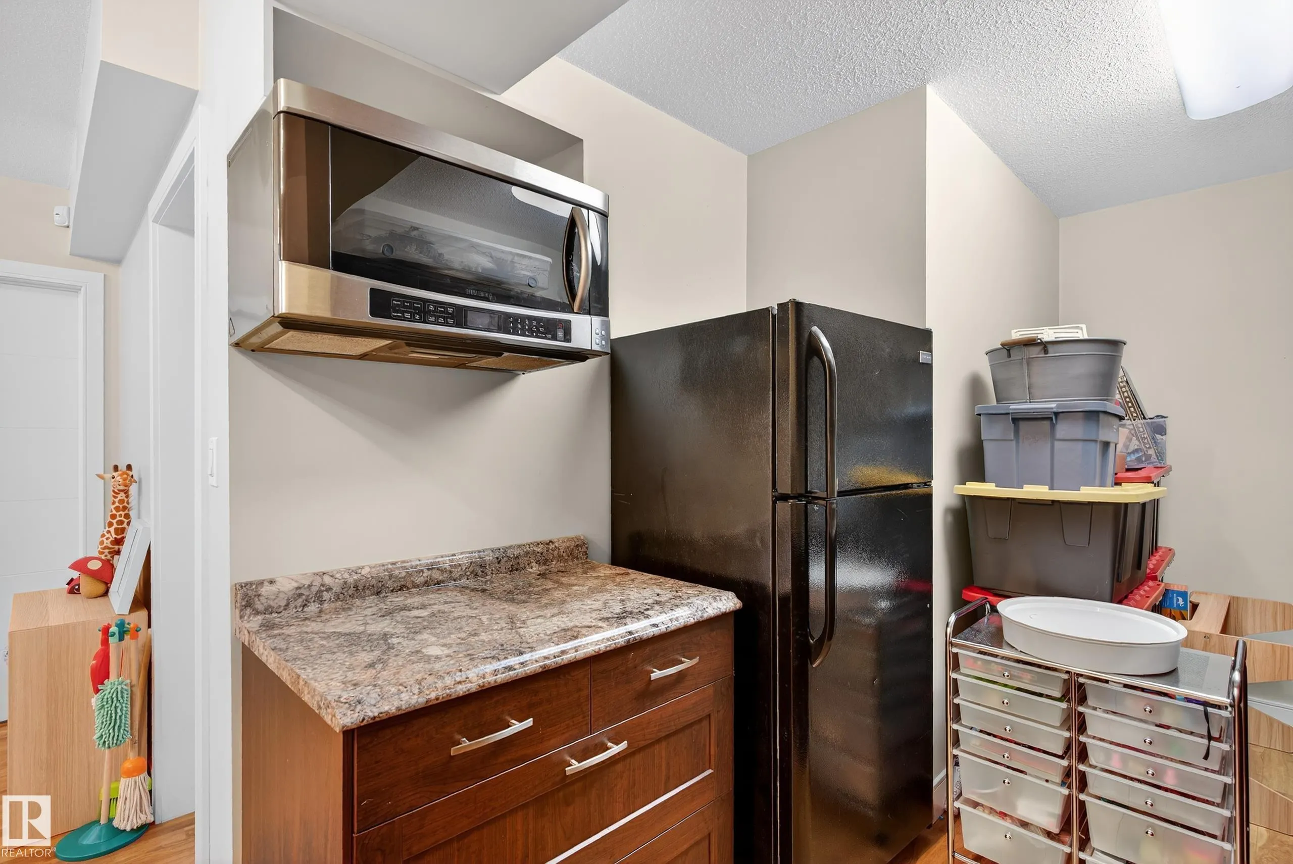 756 DECOTEAU Way