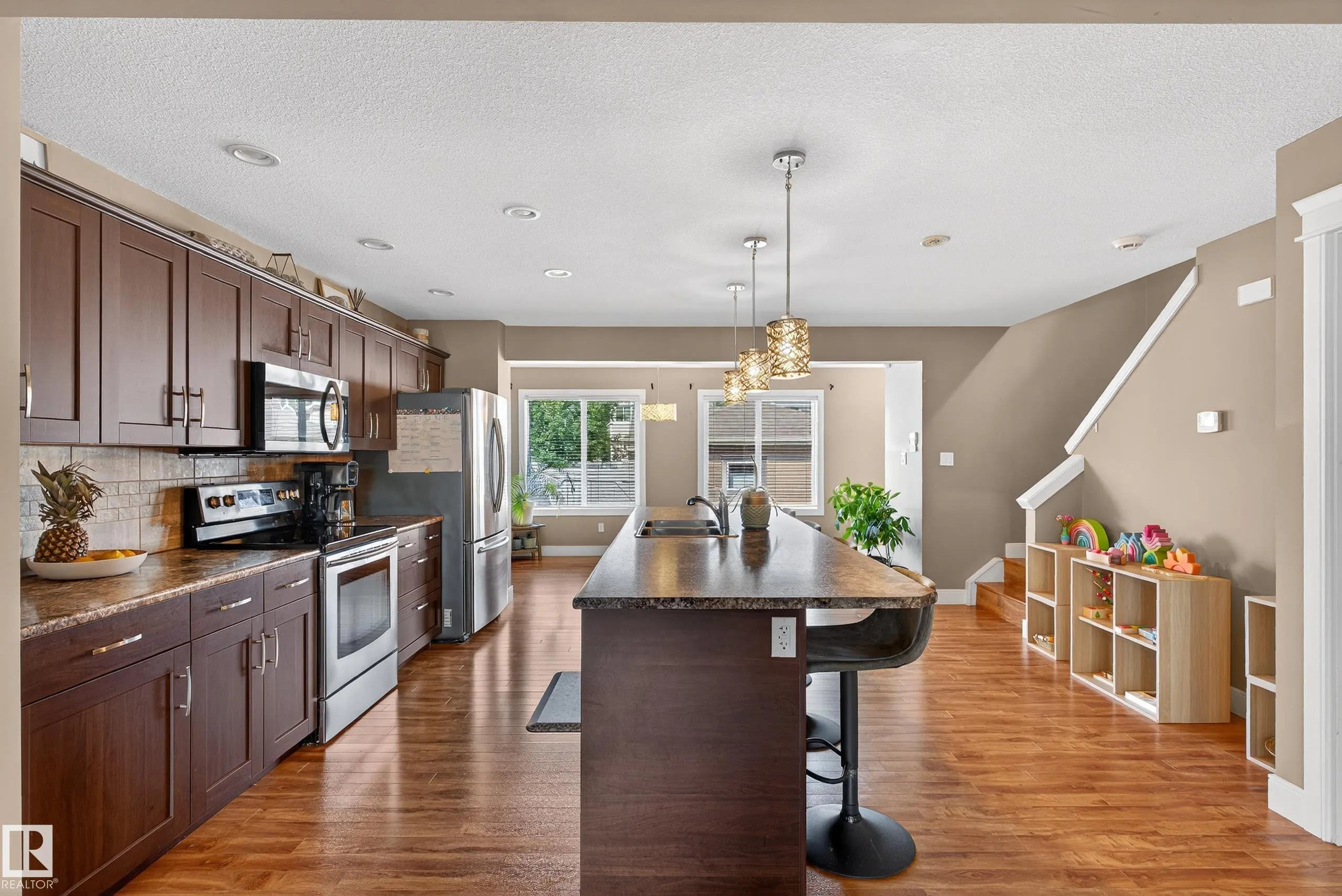 756 DECOTEAU Way