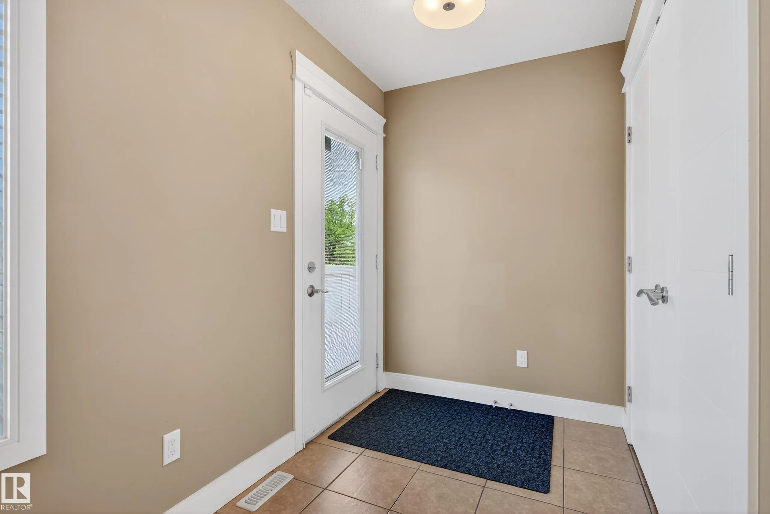756 DECOTEAU Way