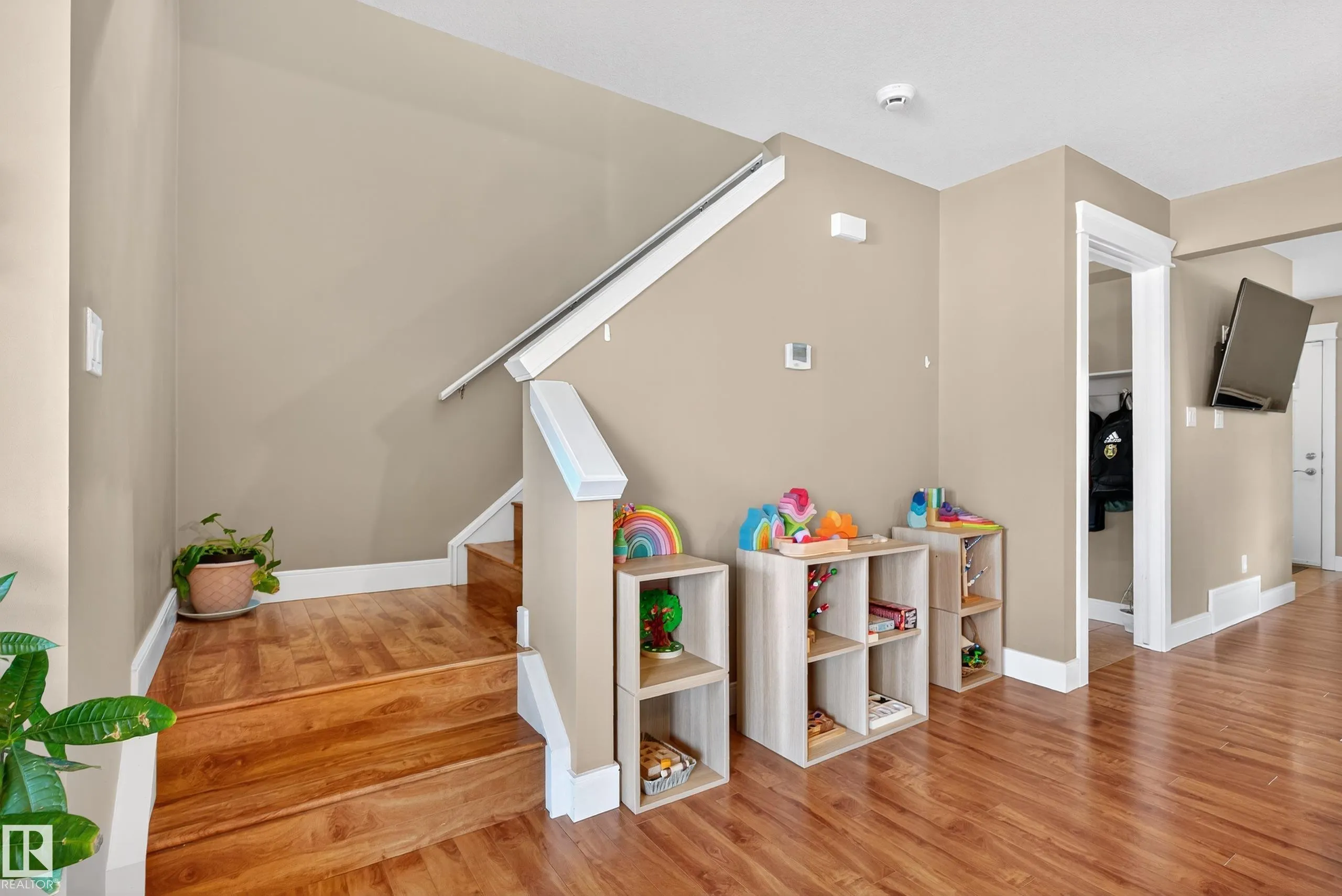 756 DECOTEAU Way