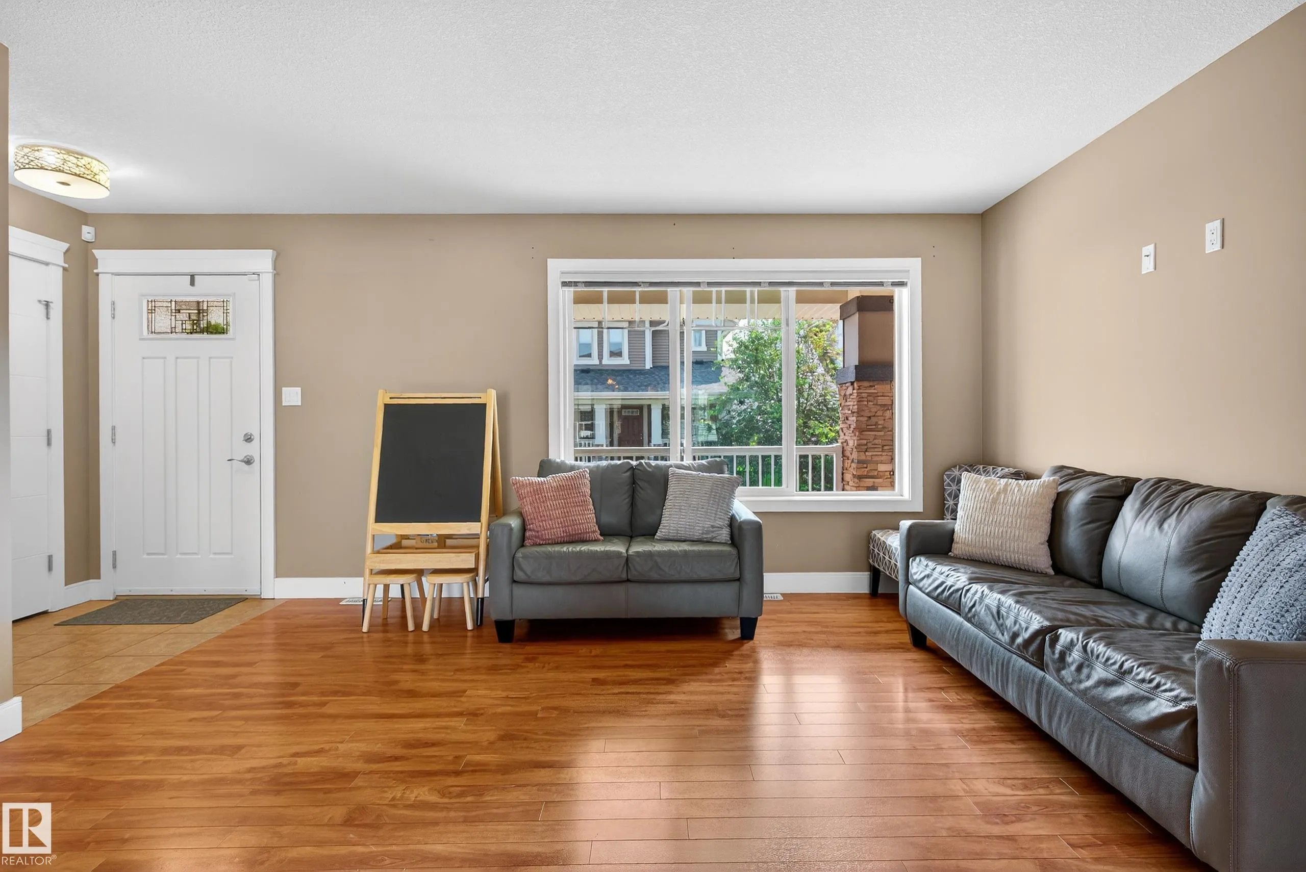 756 DECOTEAU Way