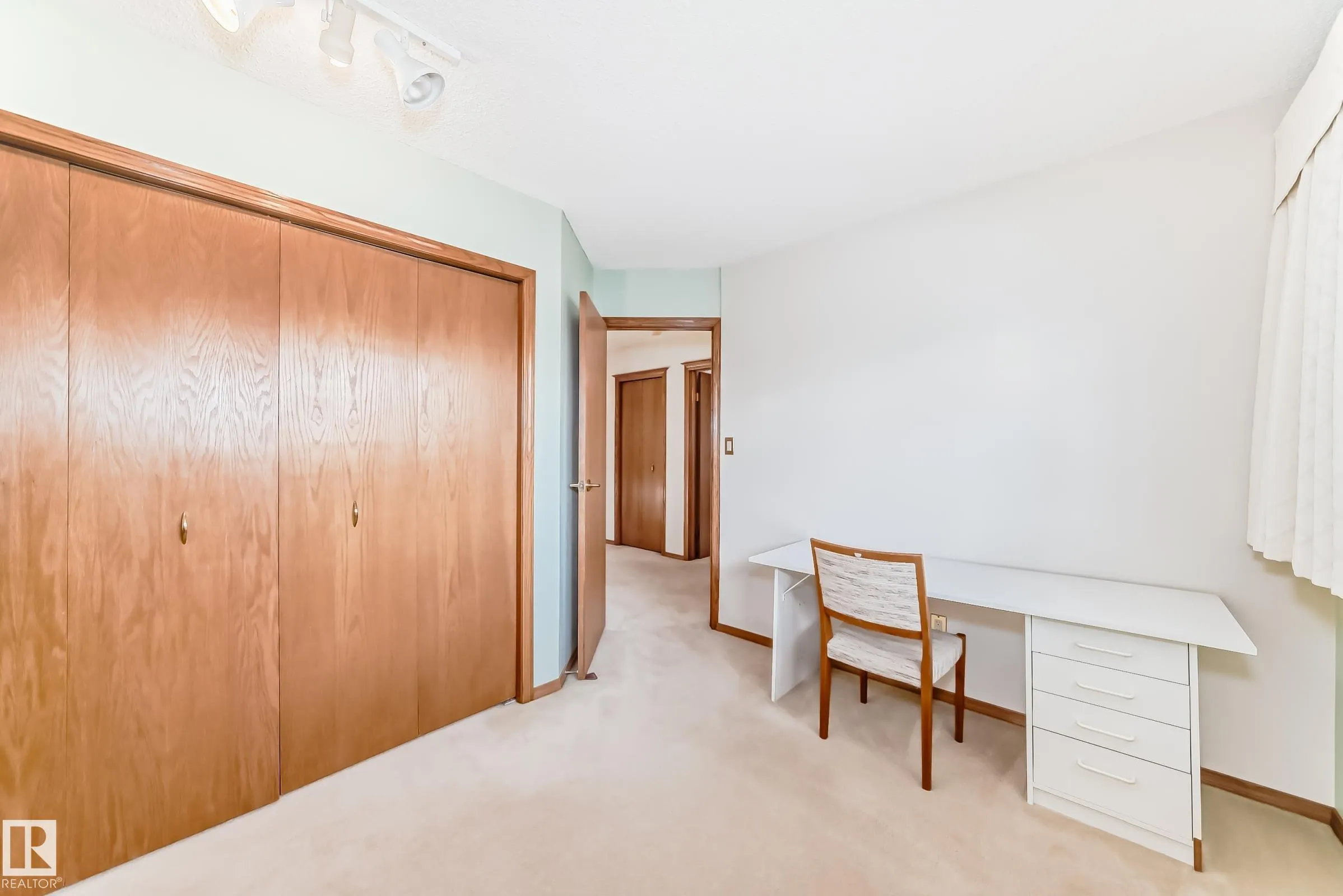 10 DUFFERIN Street