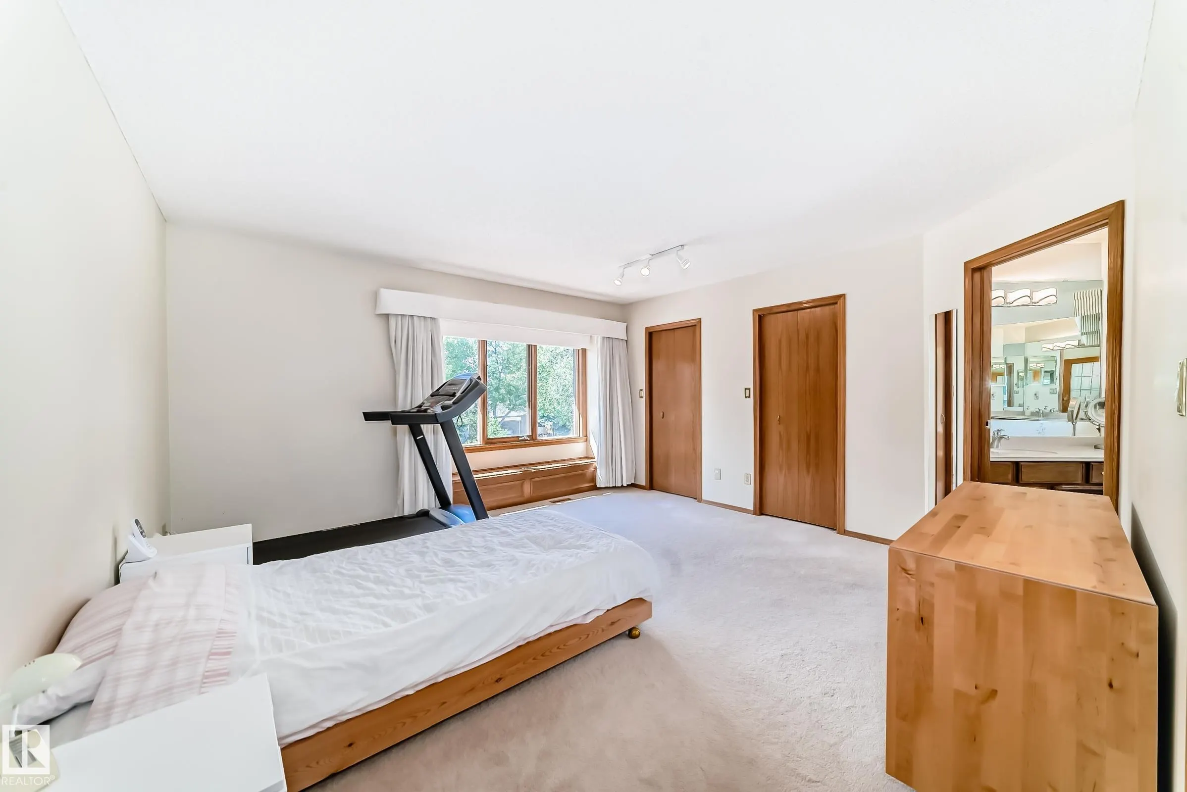 10 DUFFERIN Street