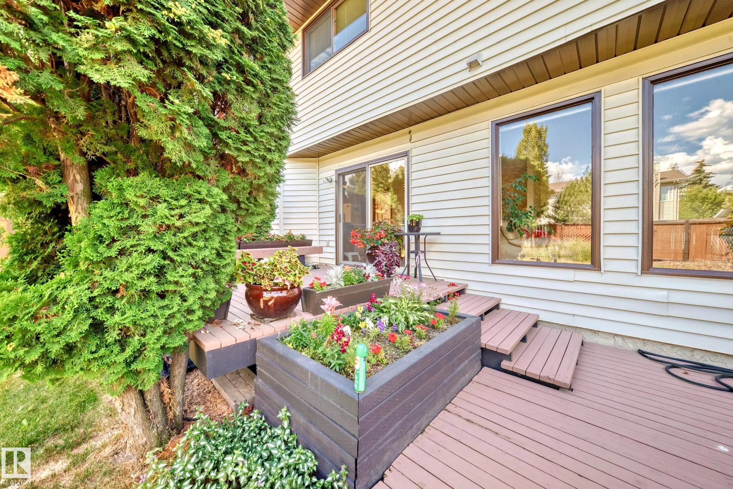 10 DUFFERIN Street