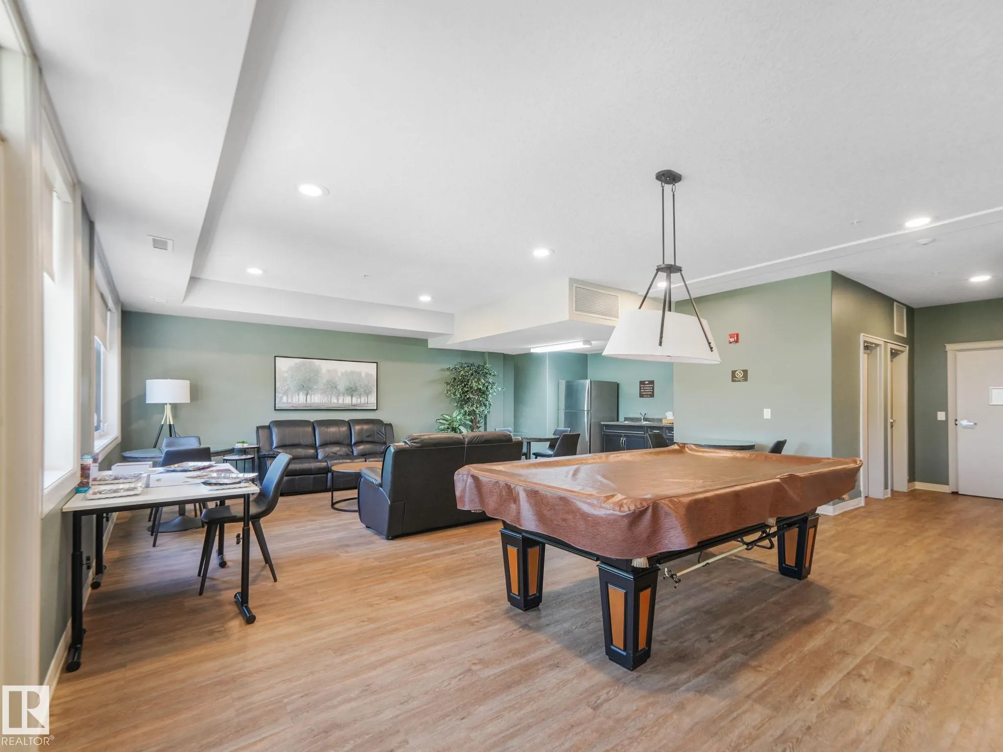 12408 15 Avenue