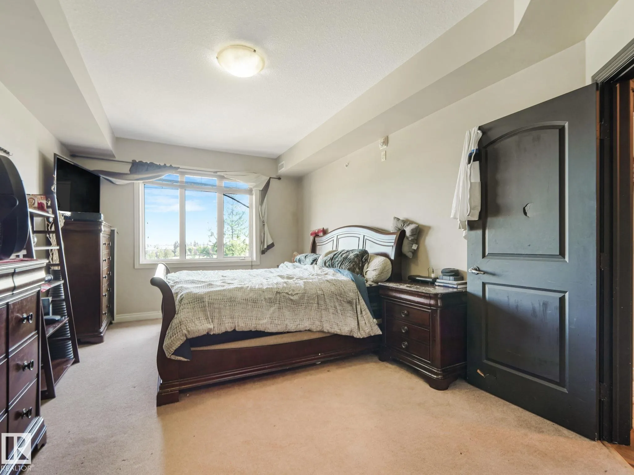 12408 15 Avenue