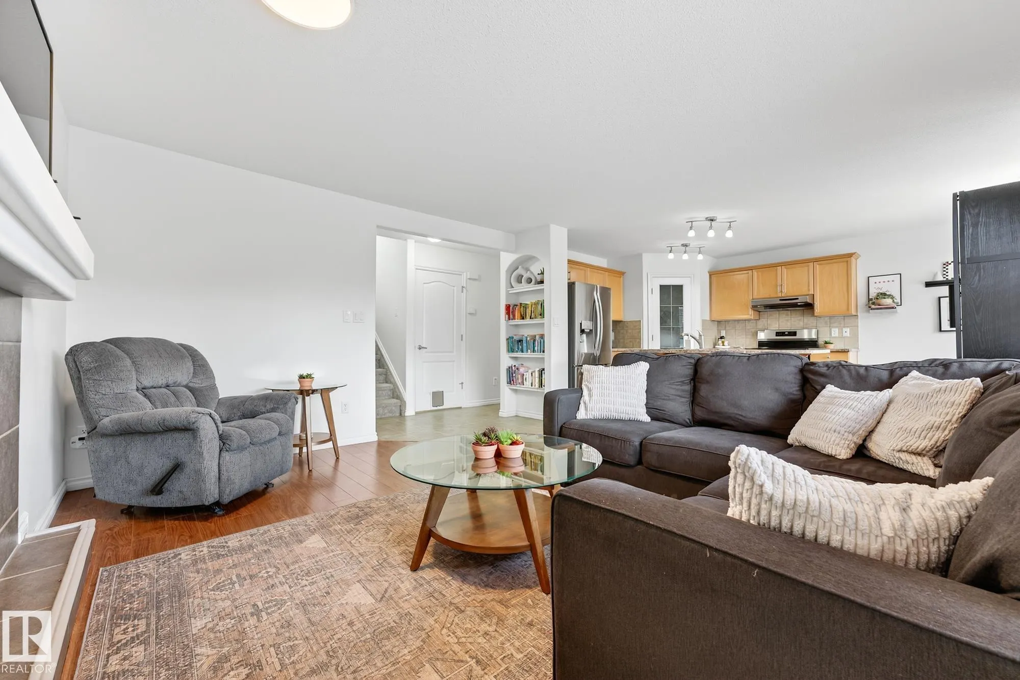 371 ASCOTT Crescent
