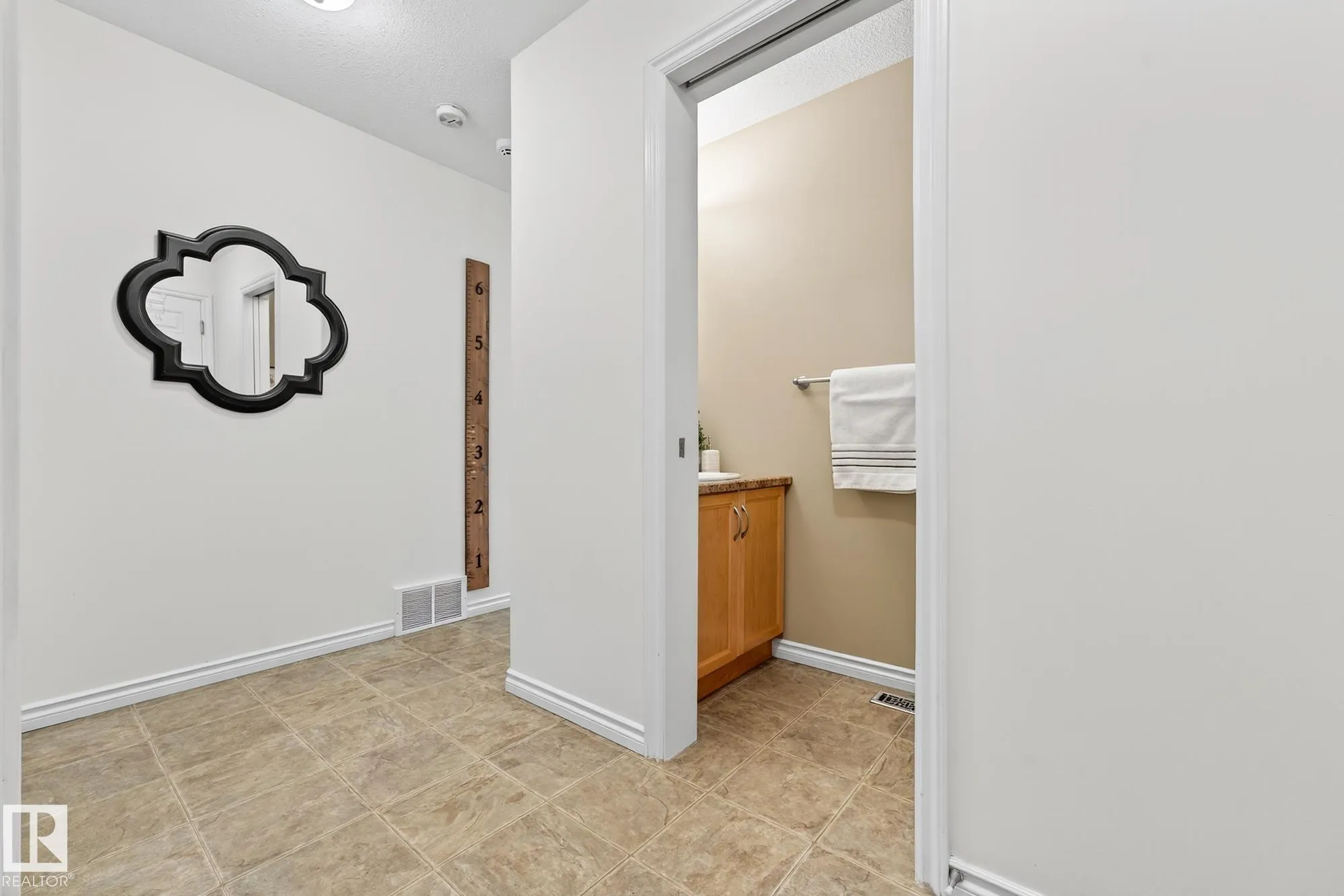 371 ASCOTT Crescent