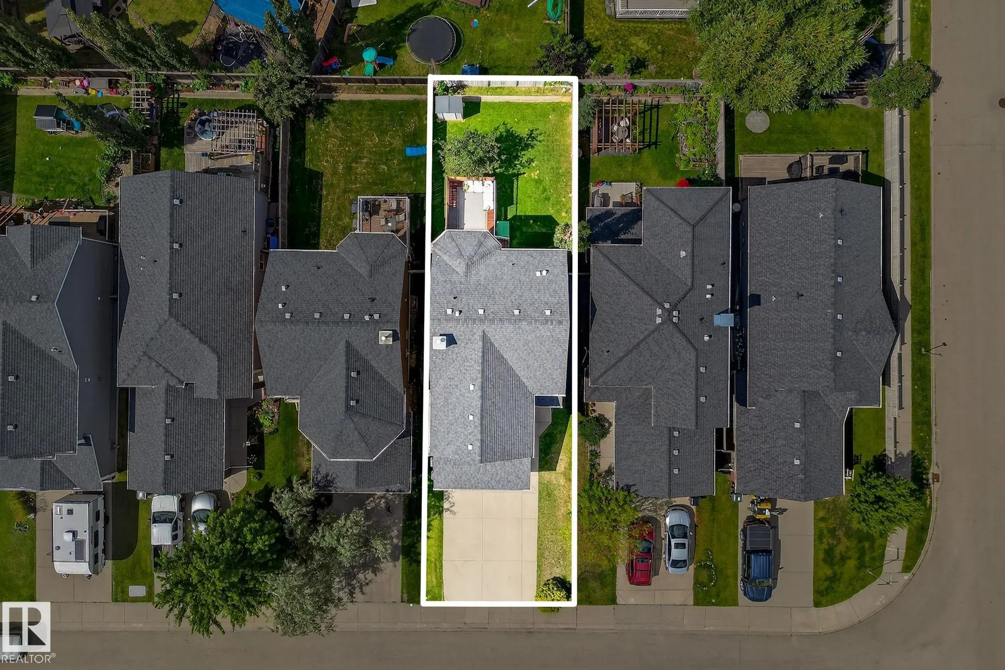 371 ASCOTT Crescent