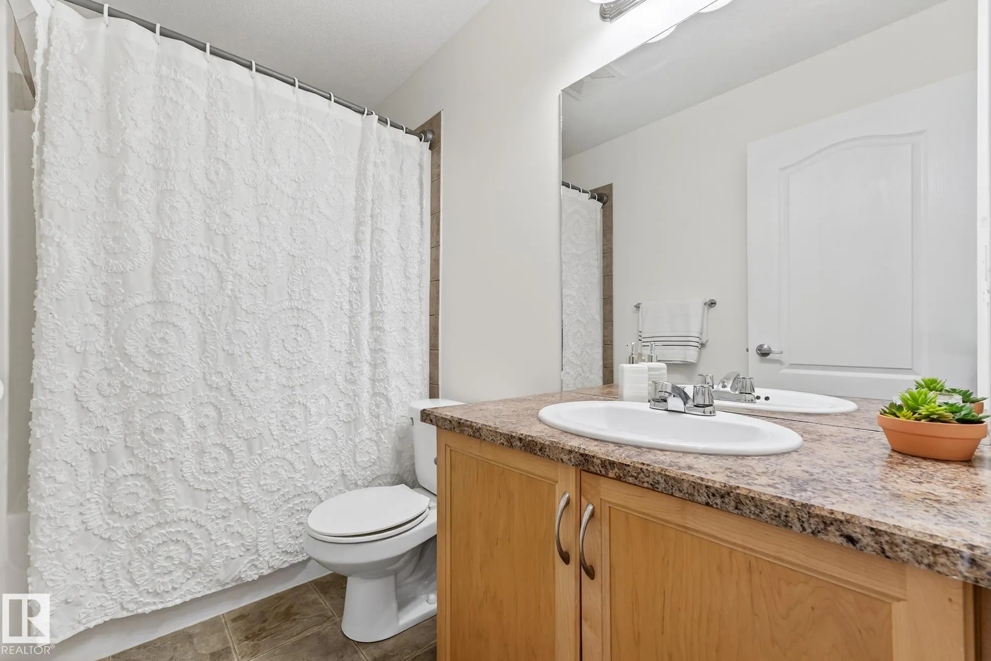 371 ASCOTT Crescent