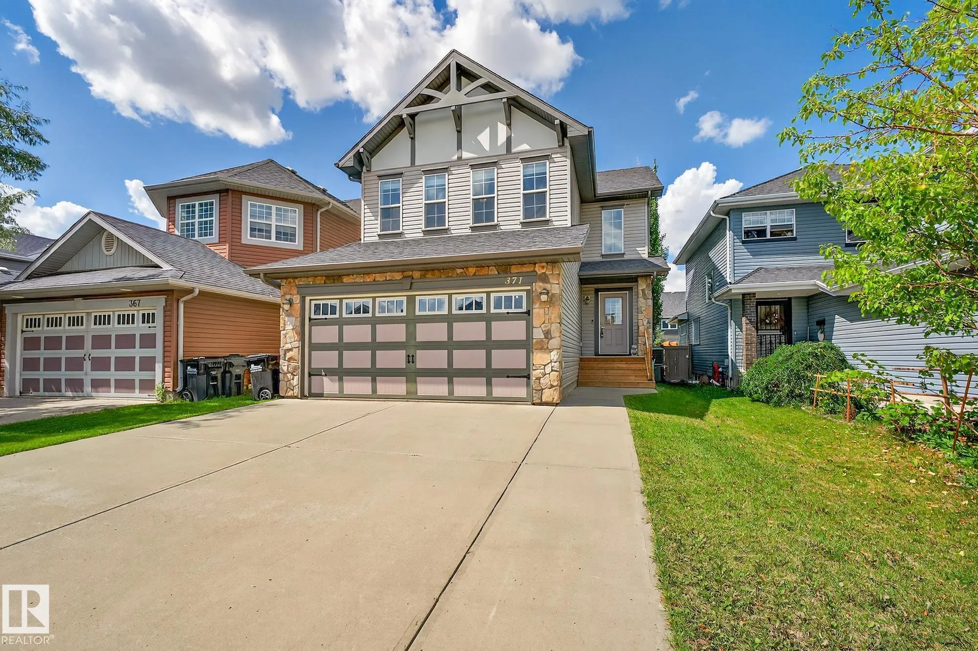 371 ASCOTT Crescent