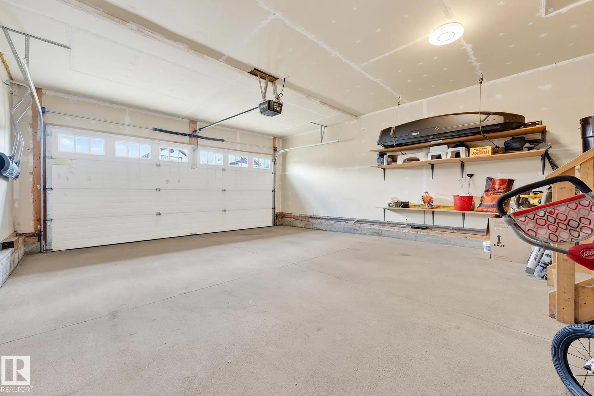 371 ASCOTT Crescent
