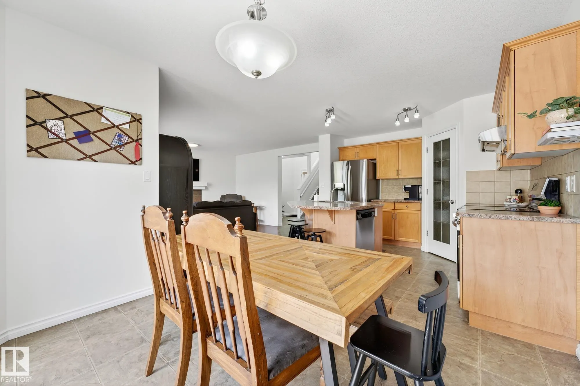 371 ASCOTT Crescent