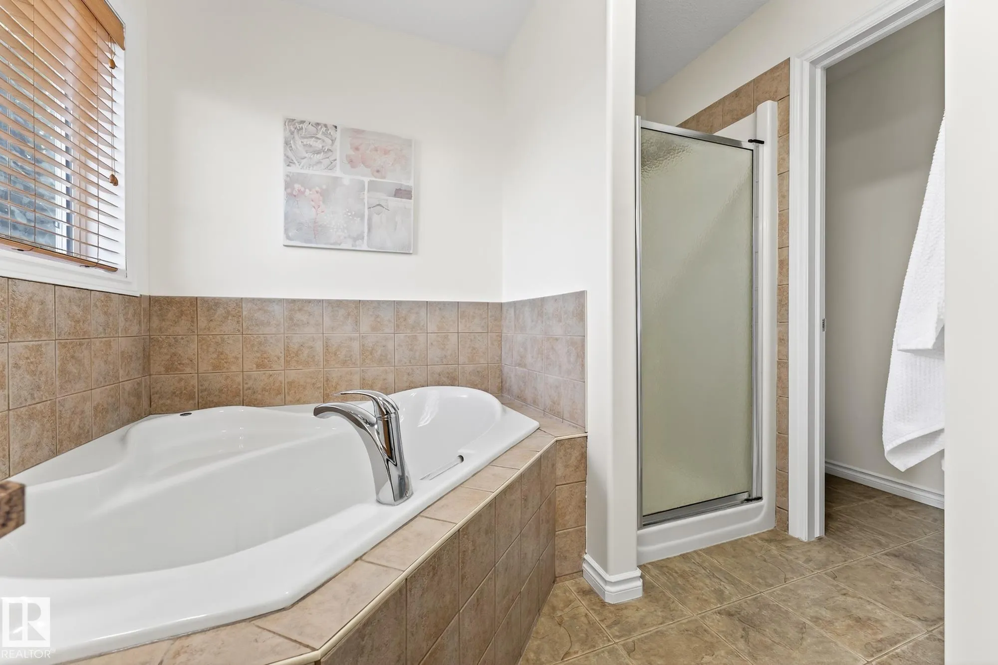 371 ASCOTT Crescent