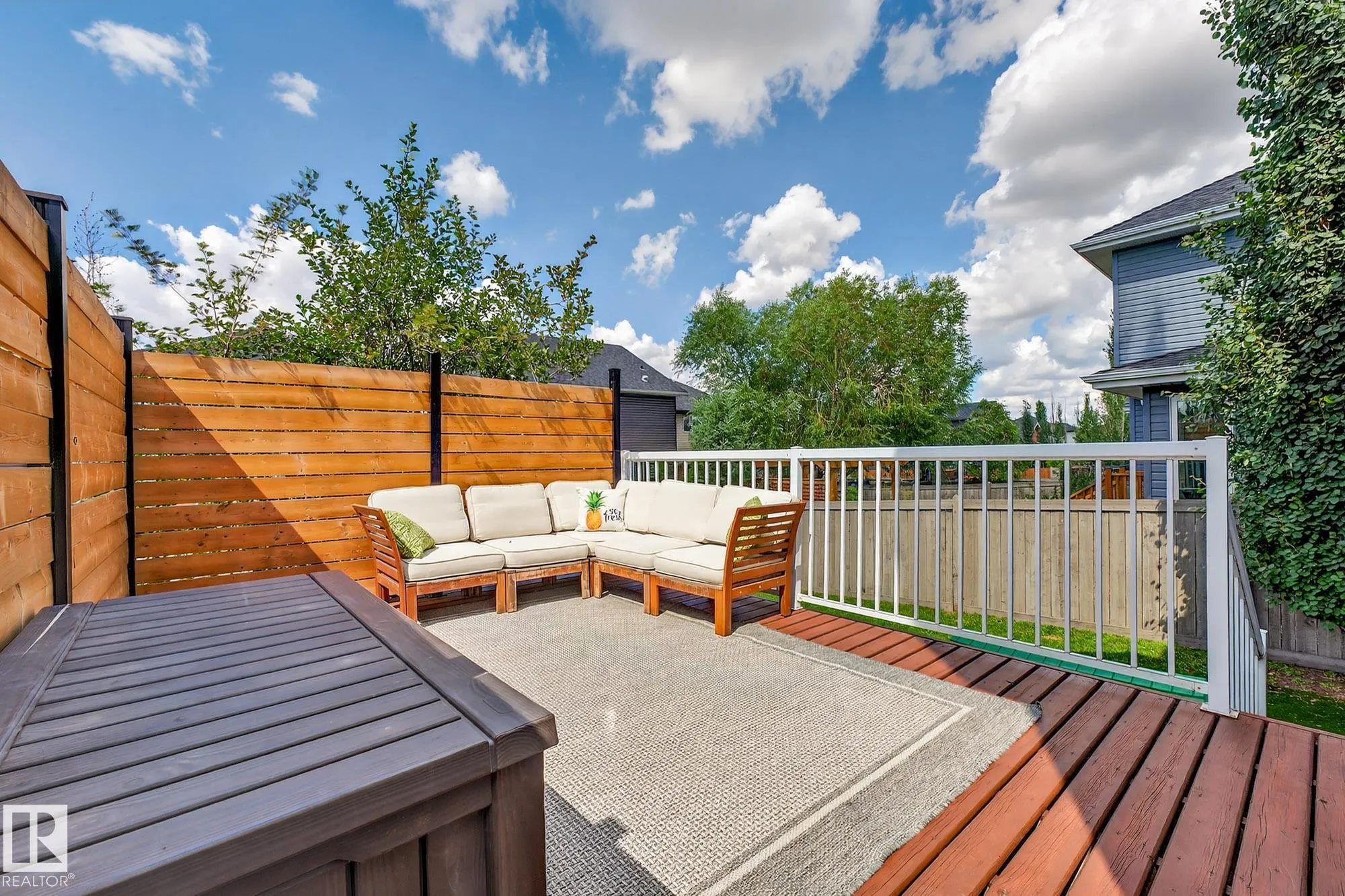 371 ASCOTT Crescent