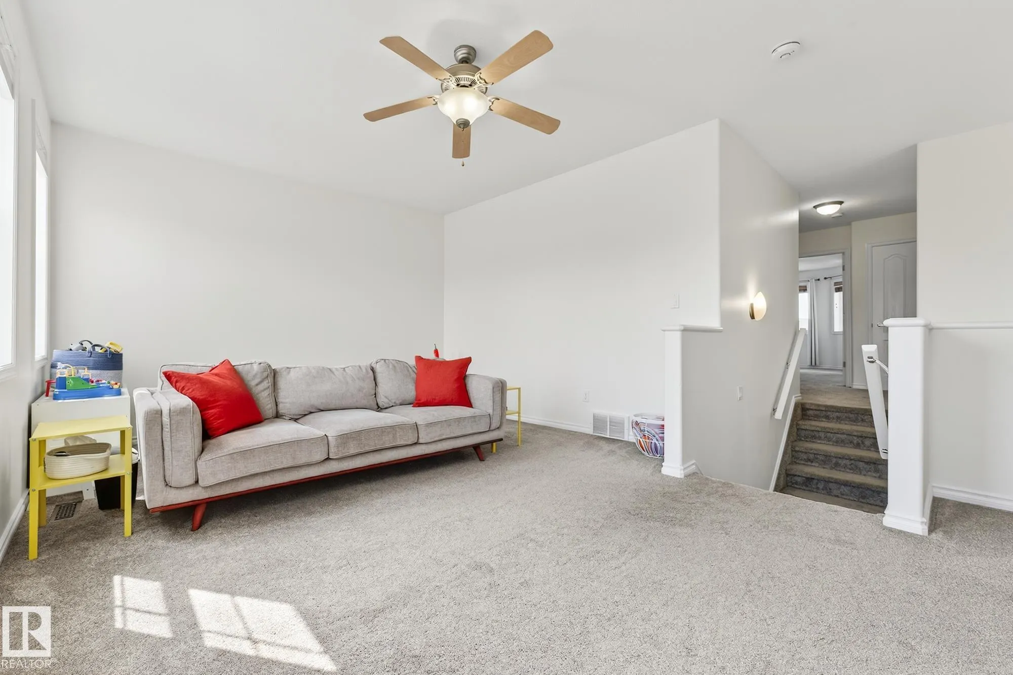 371 ASCOTT Crescent