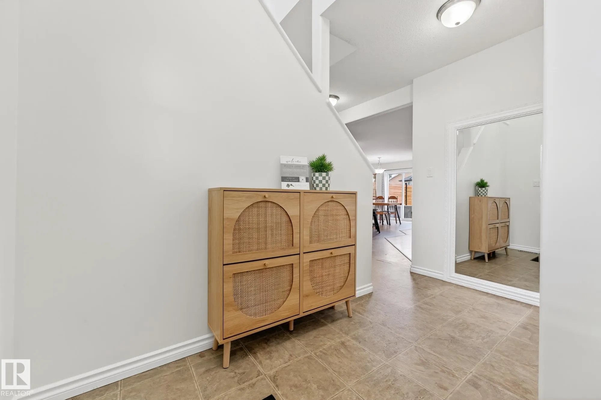 371 ASCOTT Crescent