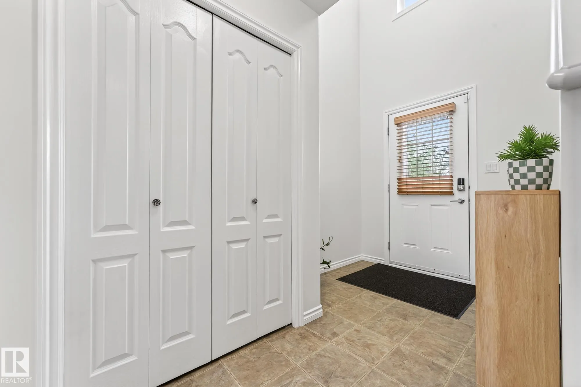 371 ASCOTT Crescent