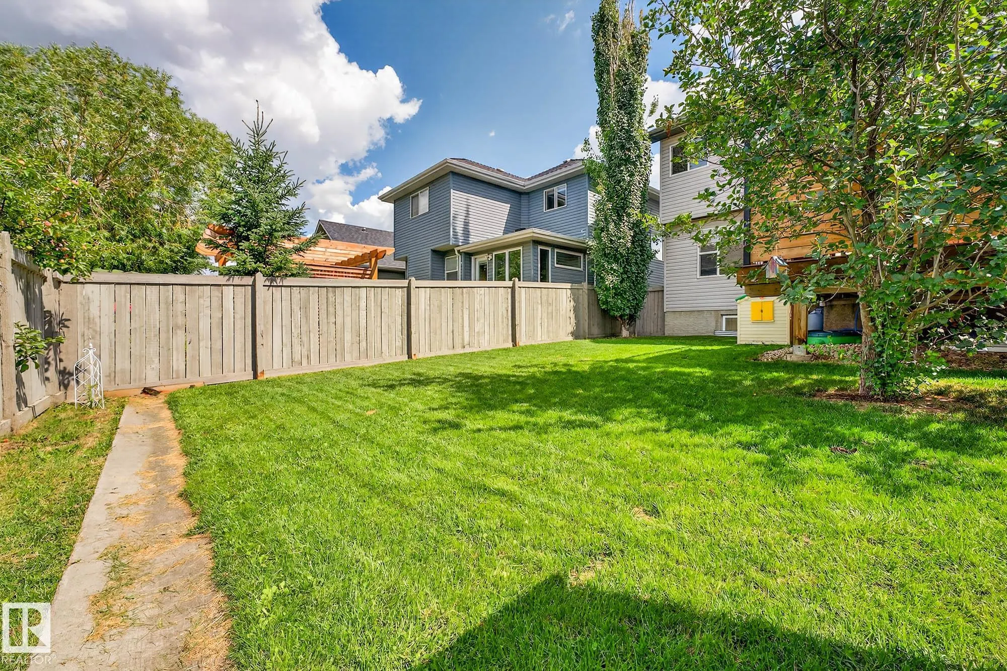 371 ASCOTT Crescent