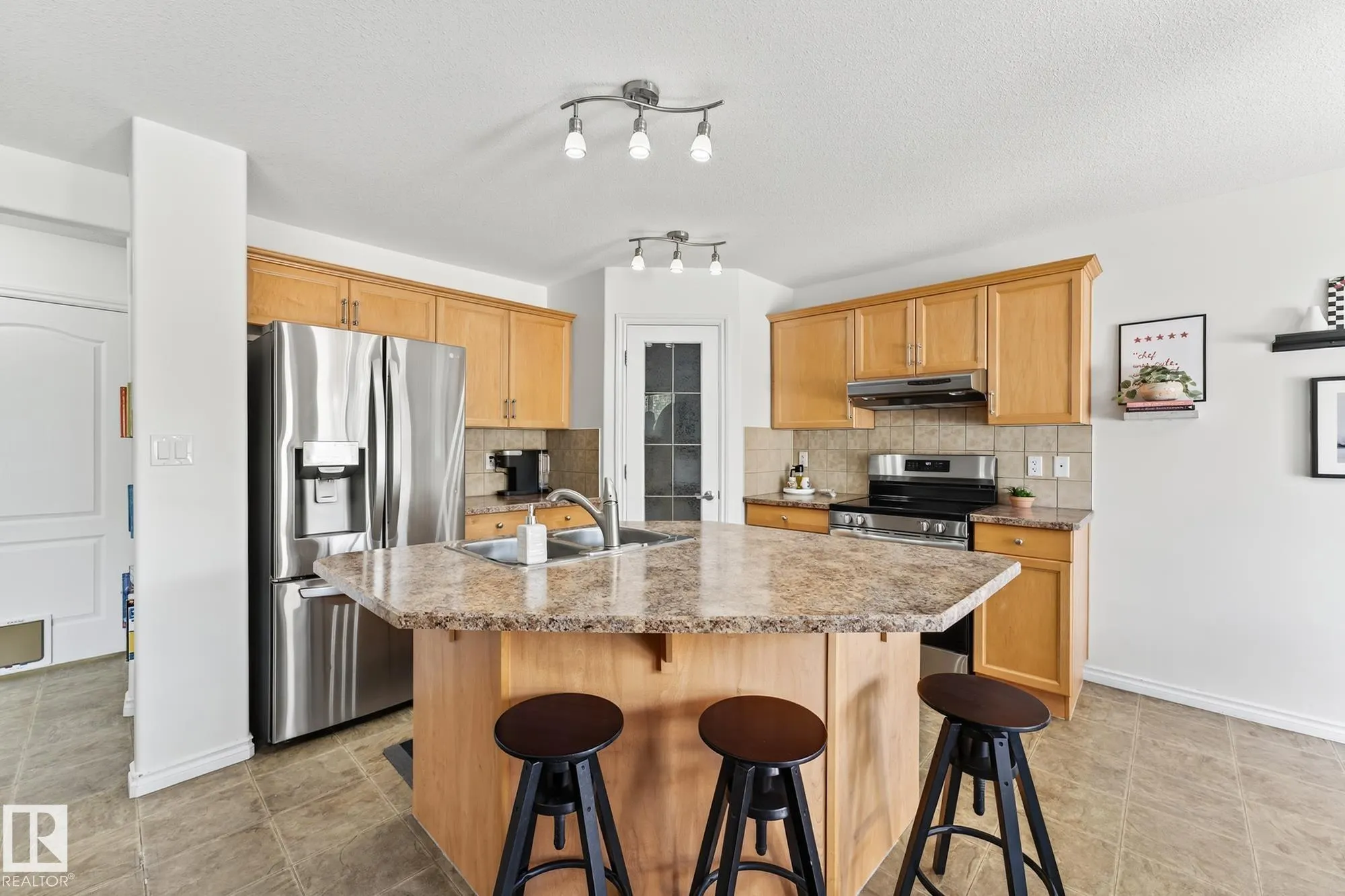 371 ASCOTT Crescent
