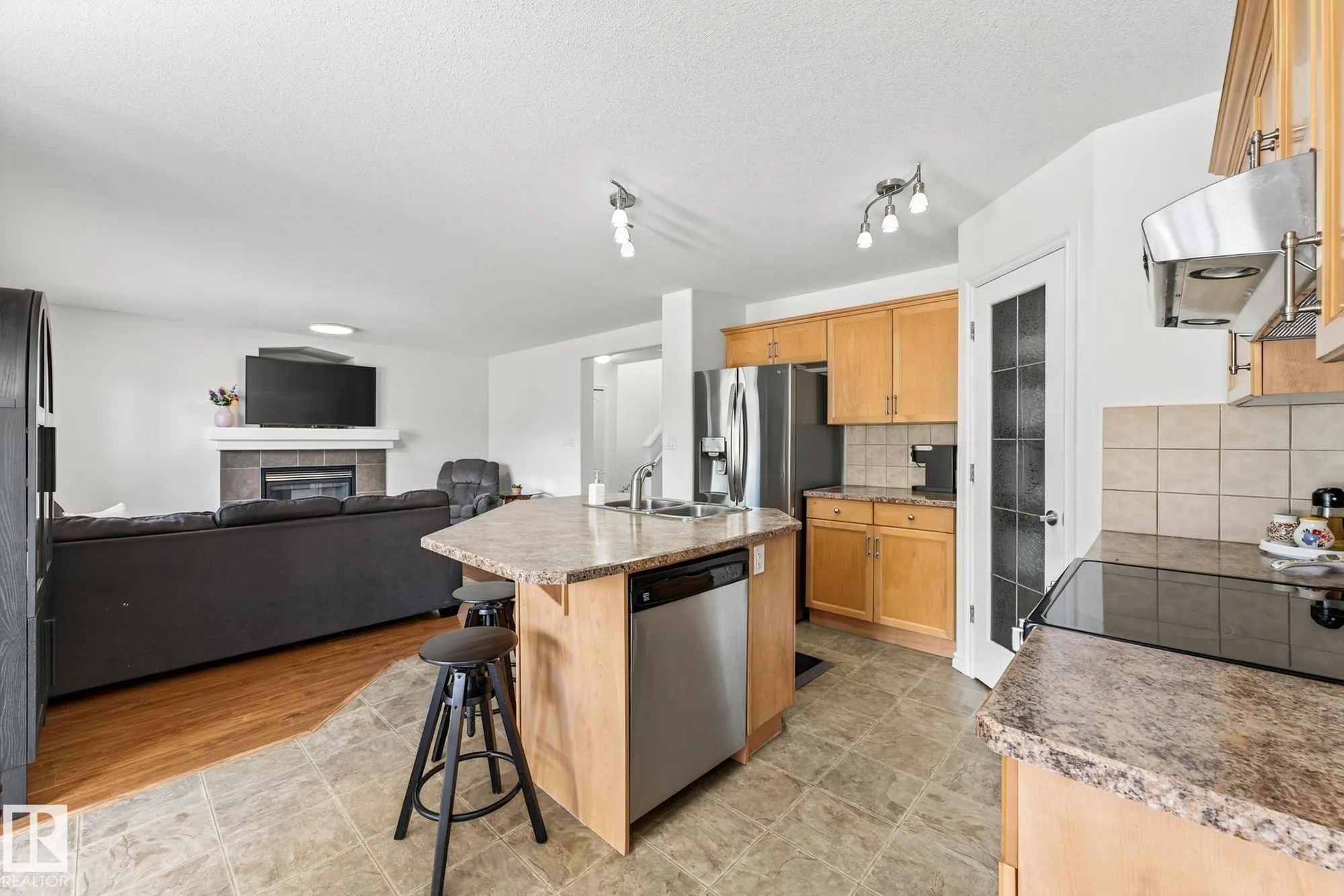 371 ASCOTT Crescent