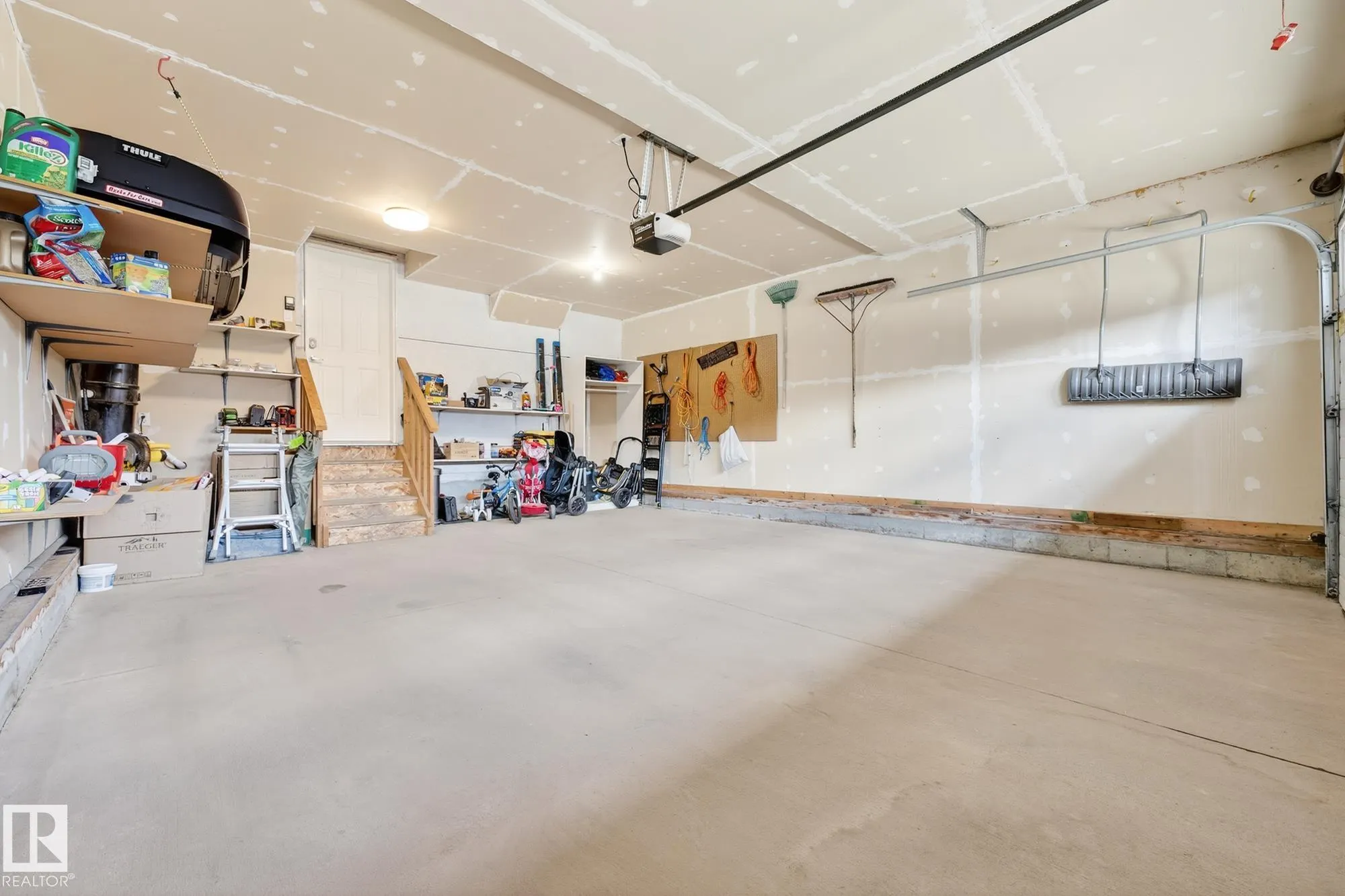 371 ASCOTT Crescent
