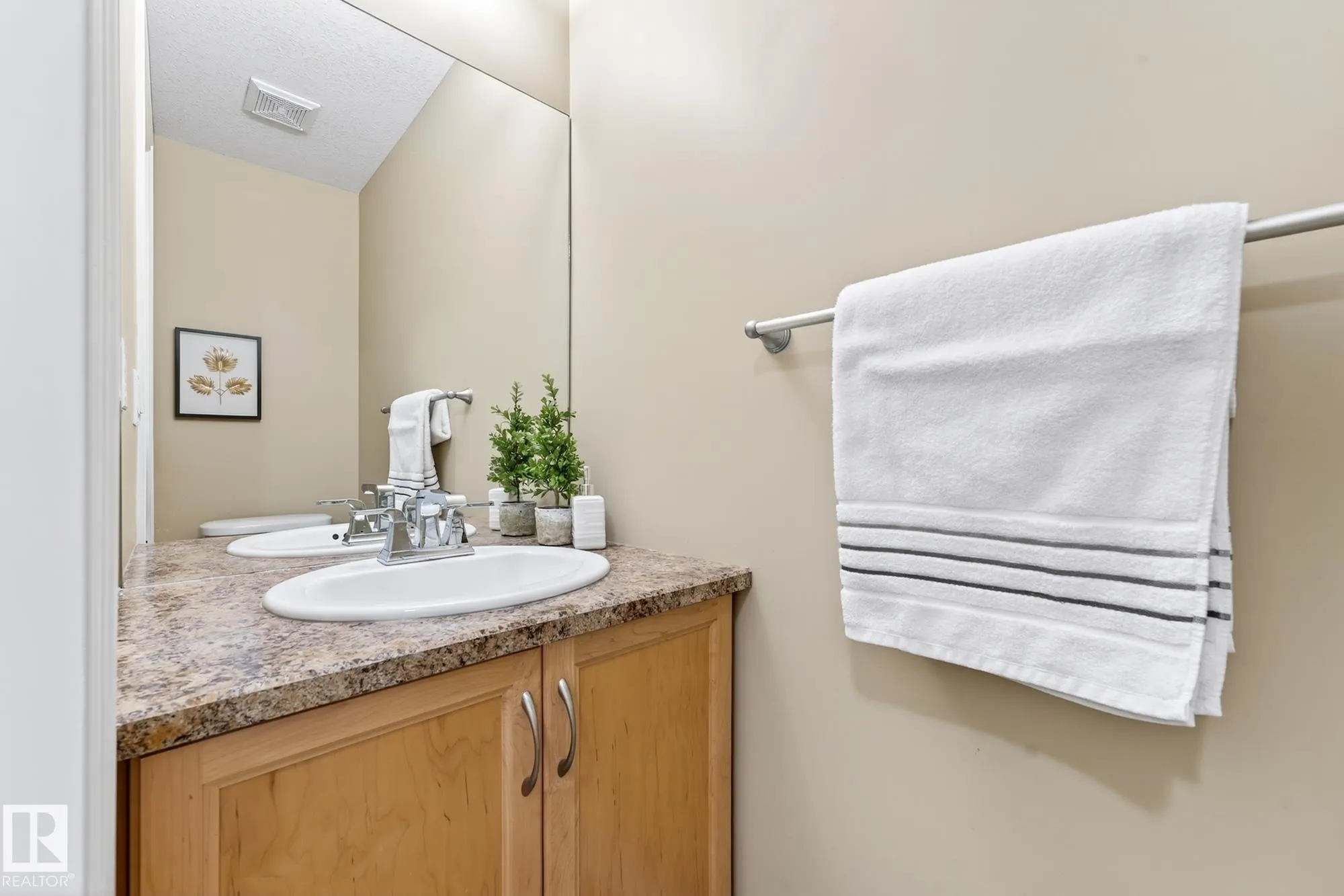 371 ASCOTT Crescent