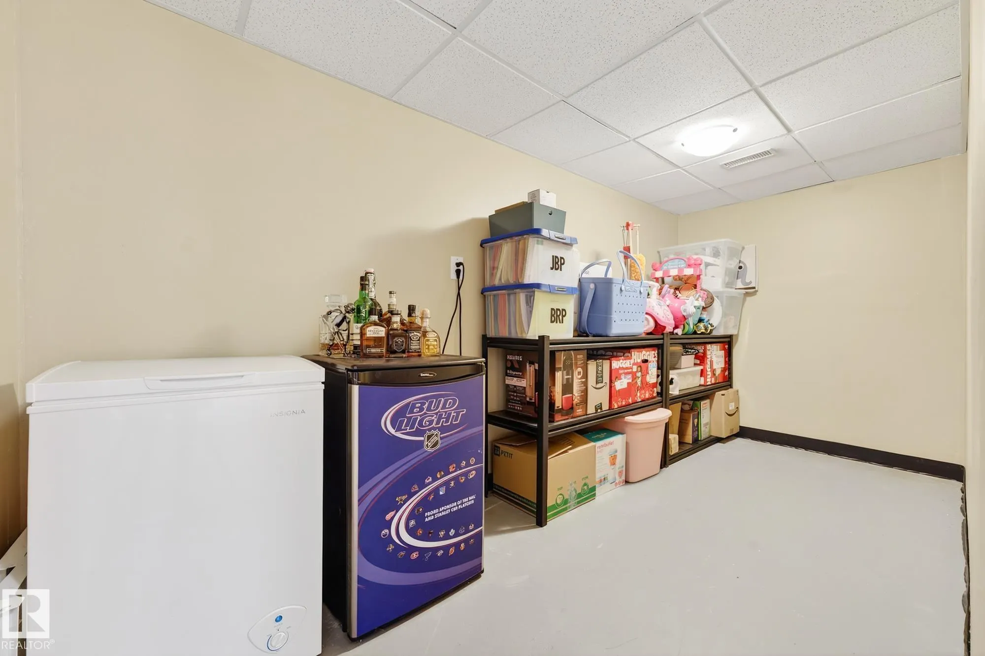 371 ASCOTT Crescent
