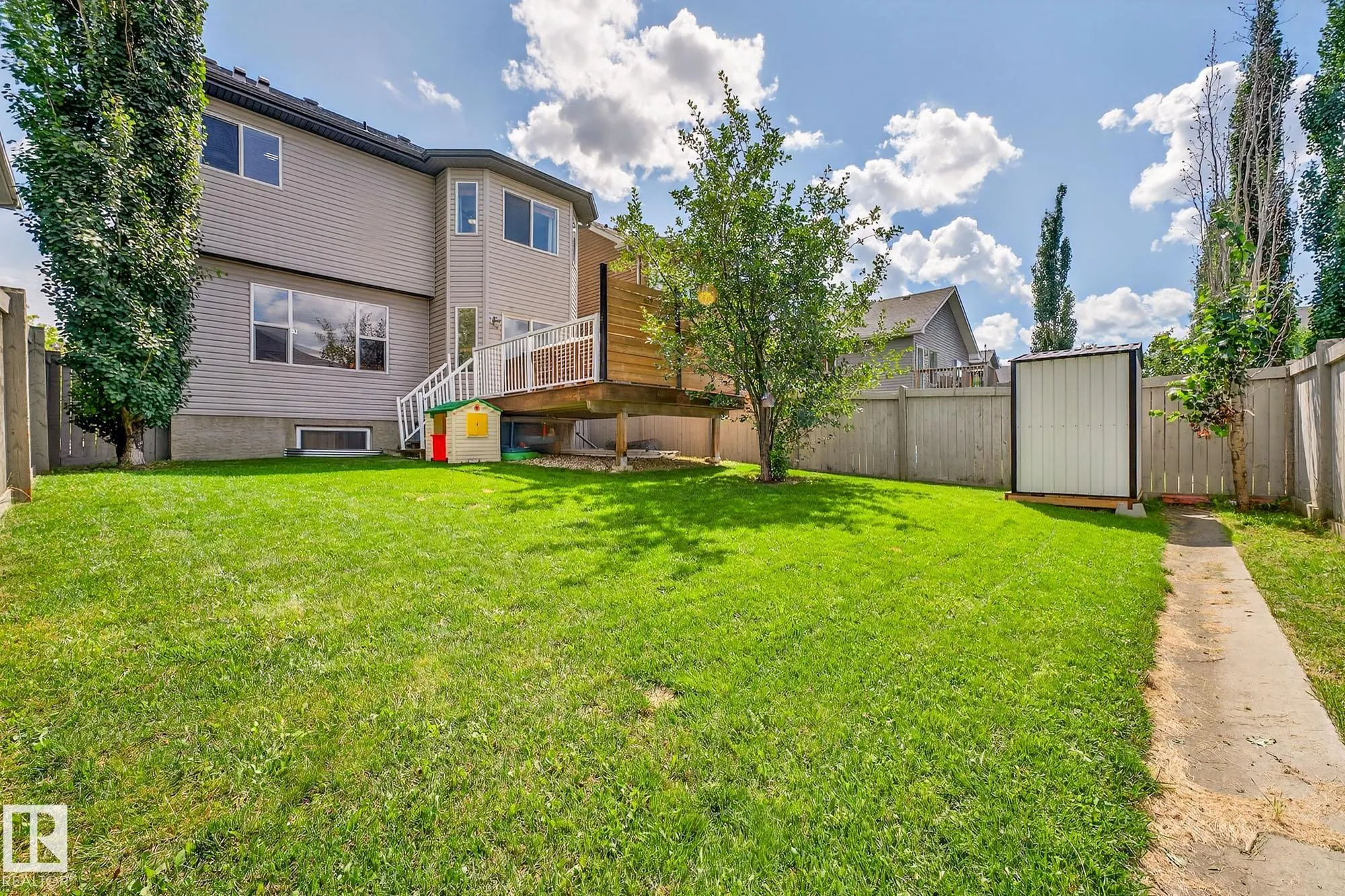 371 ASCOTT Crescent