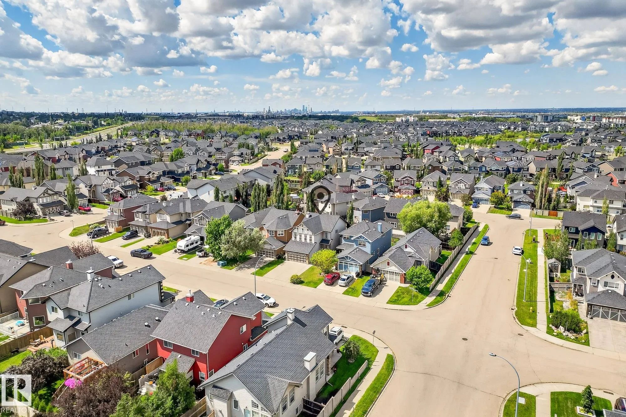 371 ASCOTT Crescent