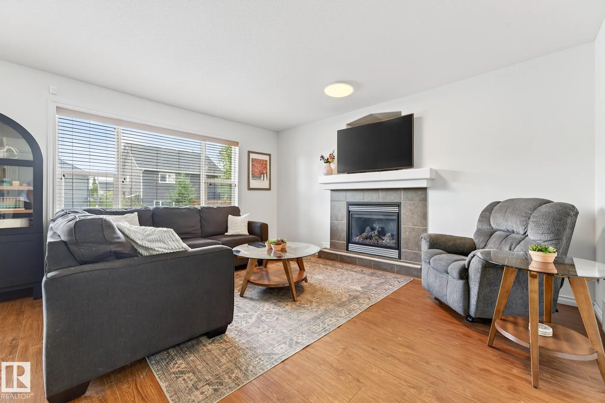 371 ASCOTT Crescent