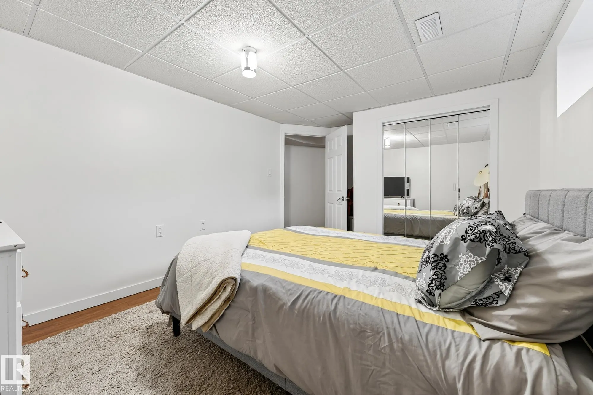 371 ASCOTT Crescent