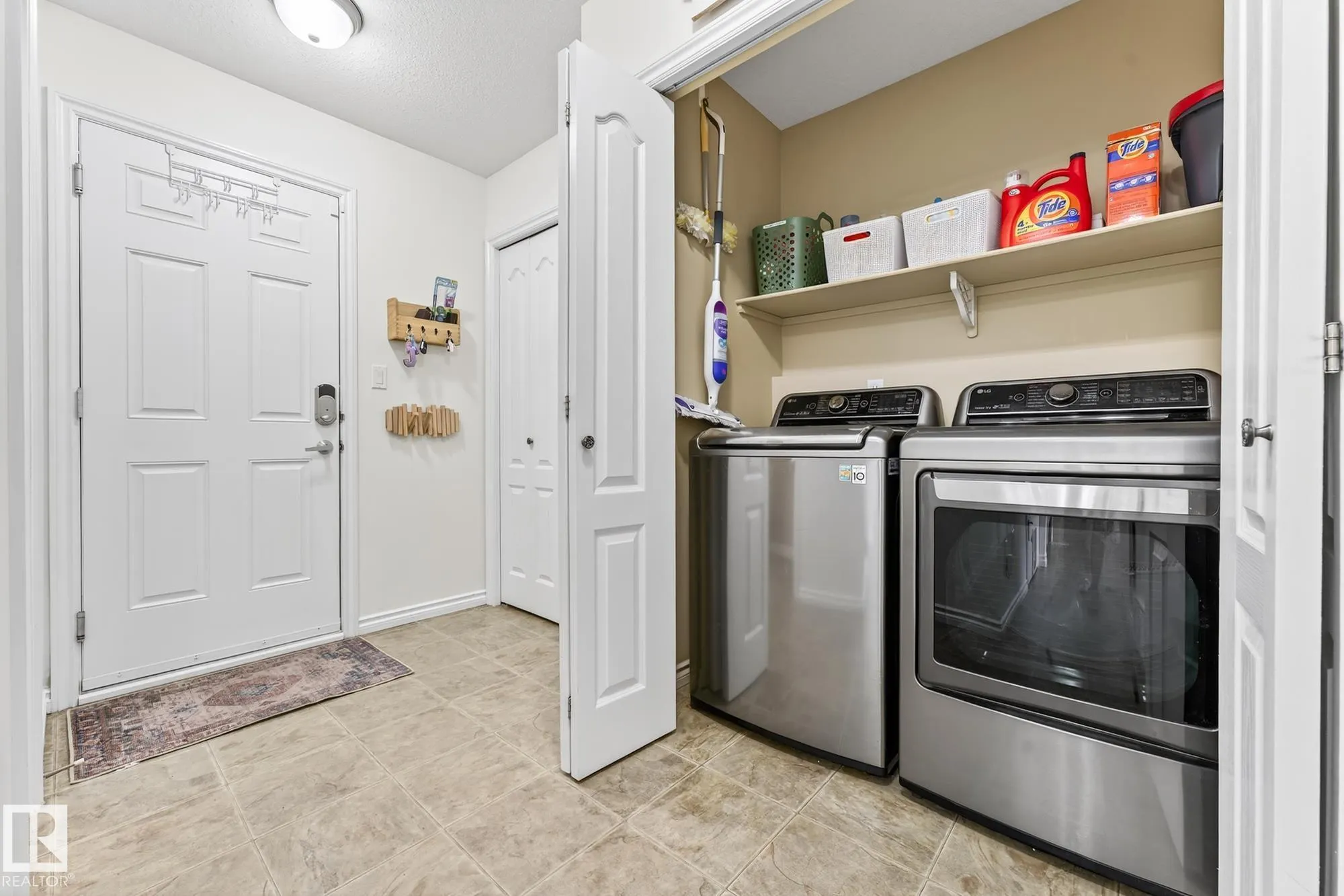 371 ASCOTT Crescent