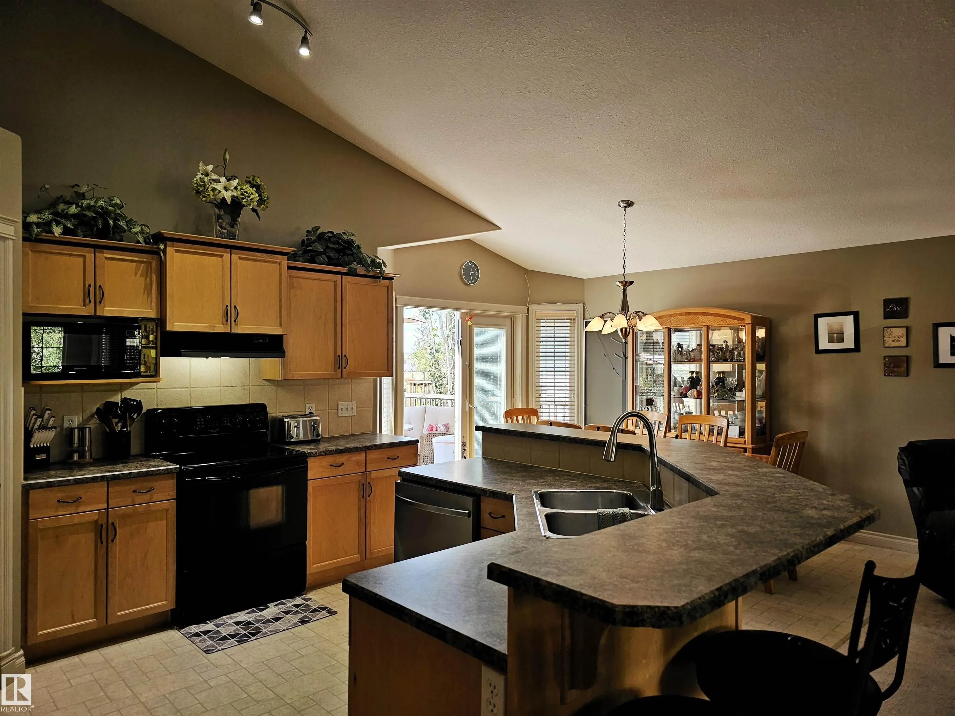5 ALDERSON Close