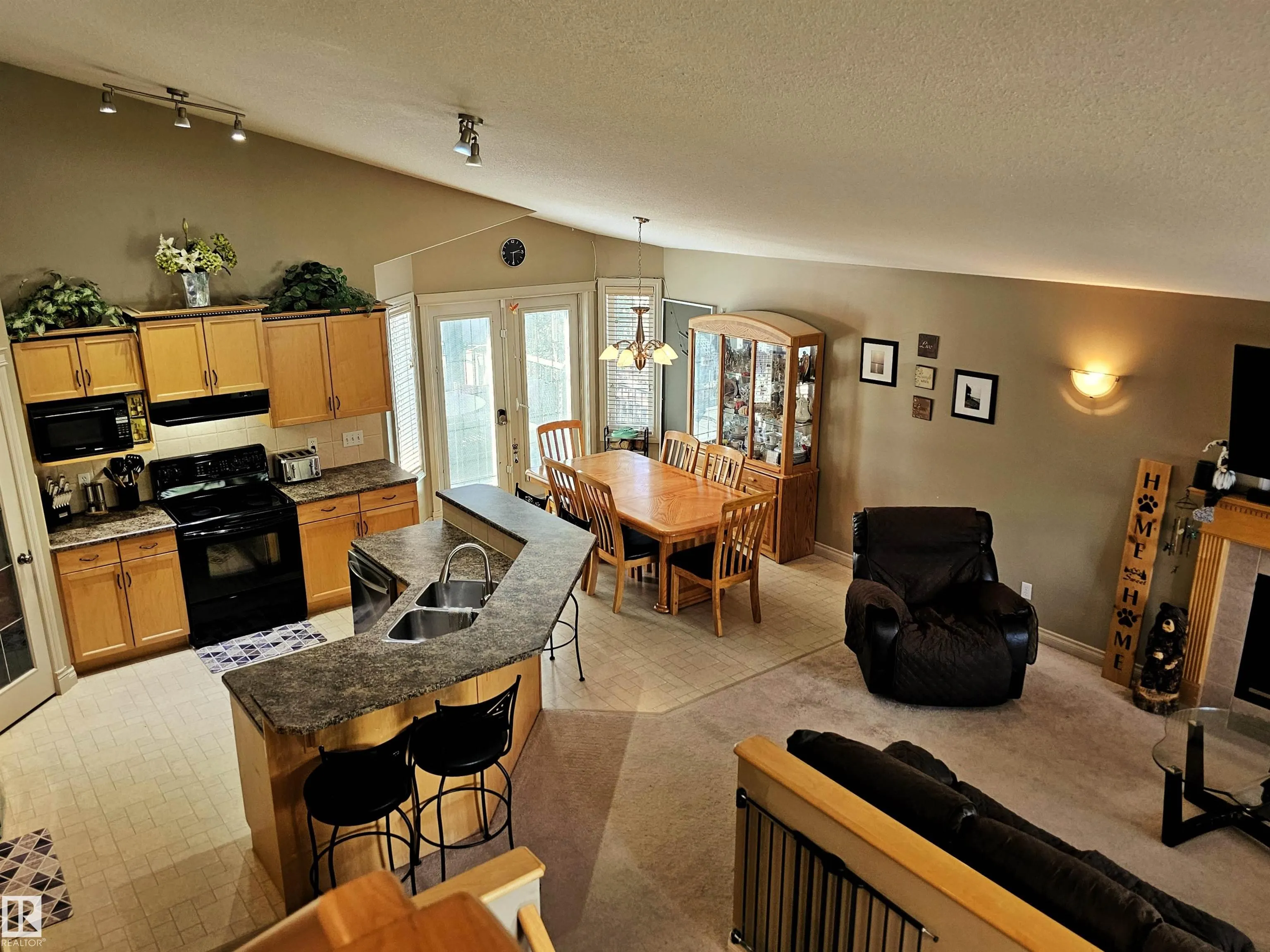 5 ALDERSON Close