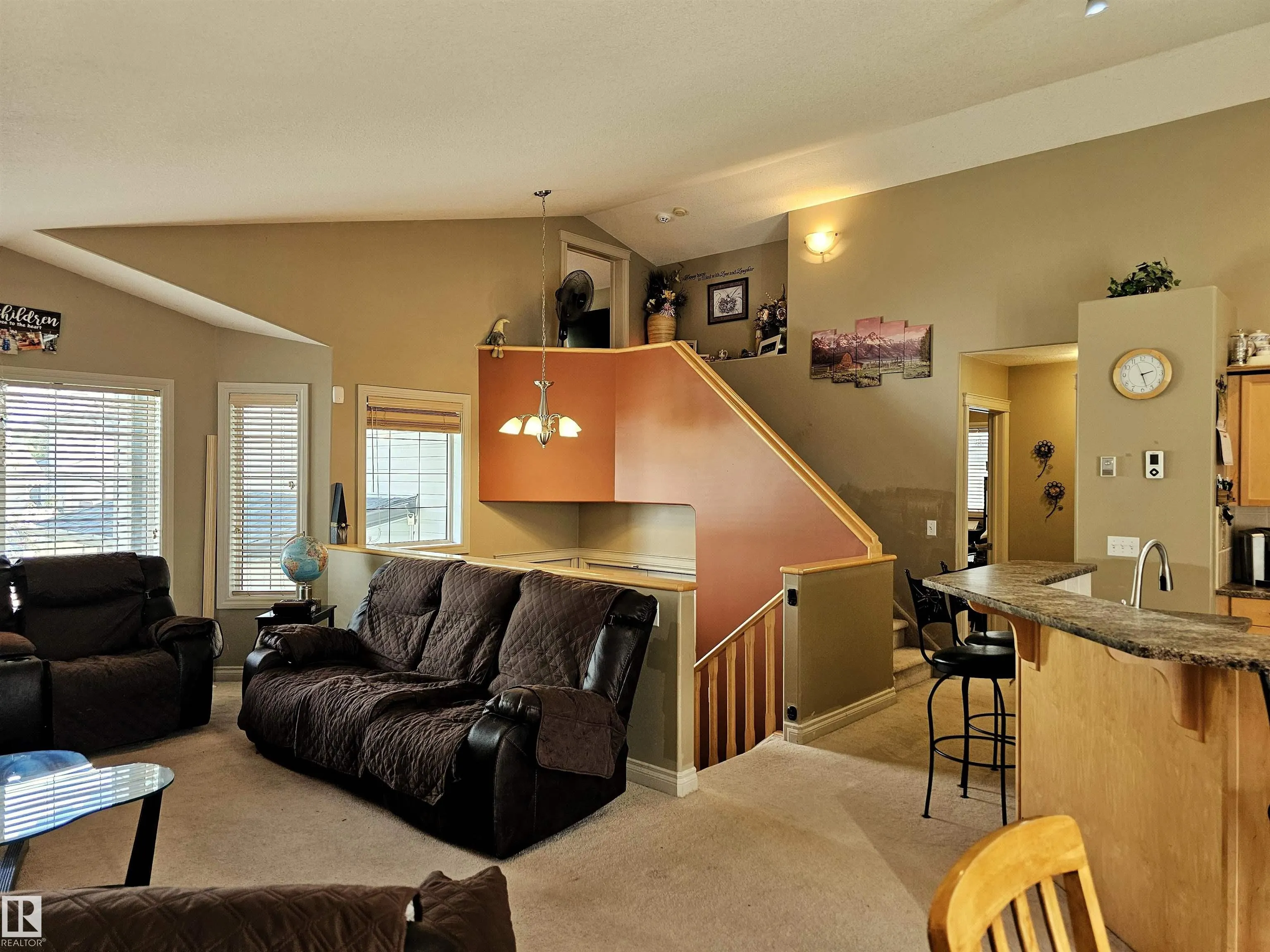 5 ALDERSON Close