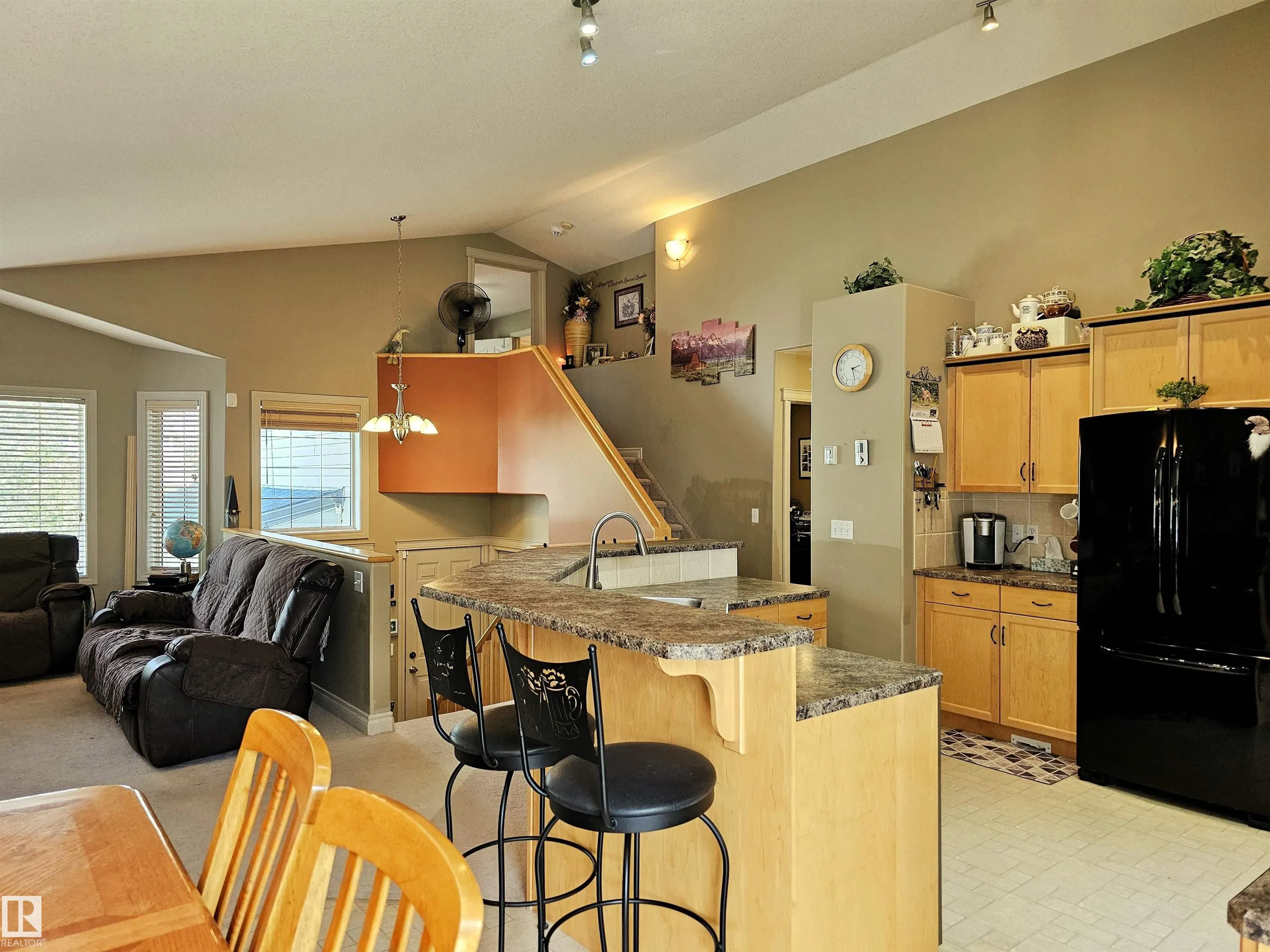 5 ALDERSON Close