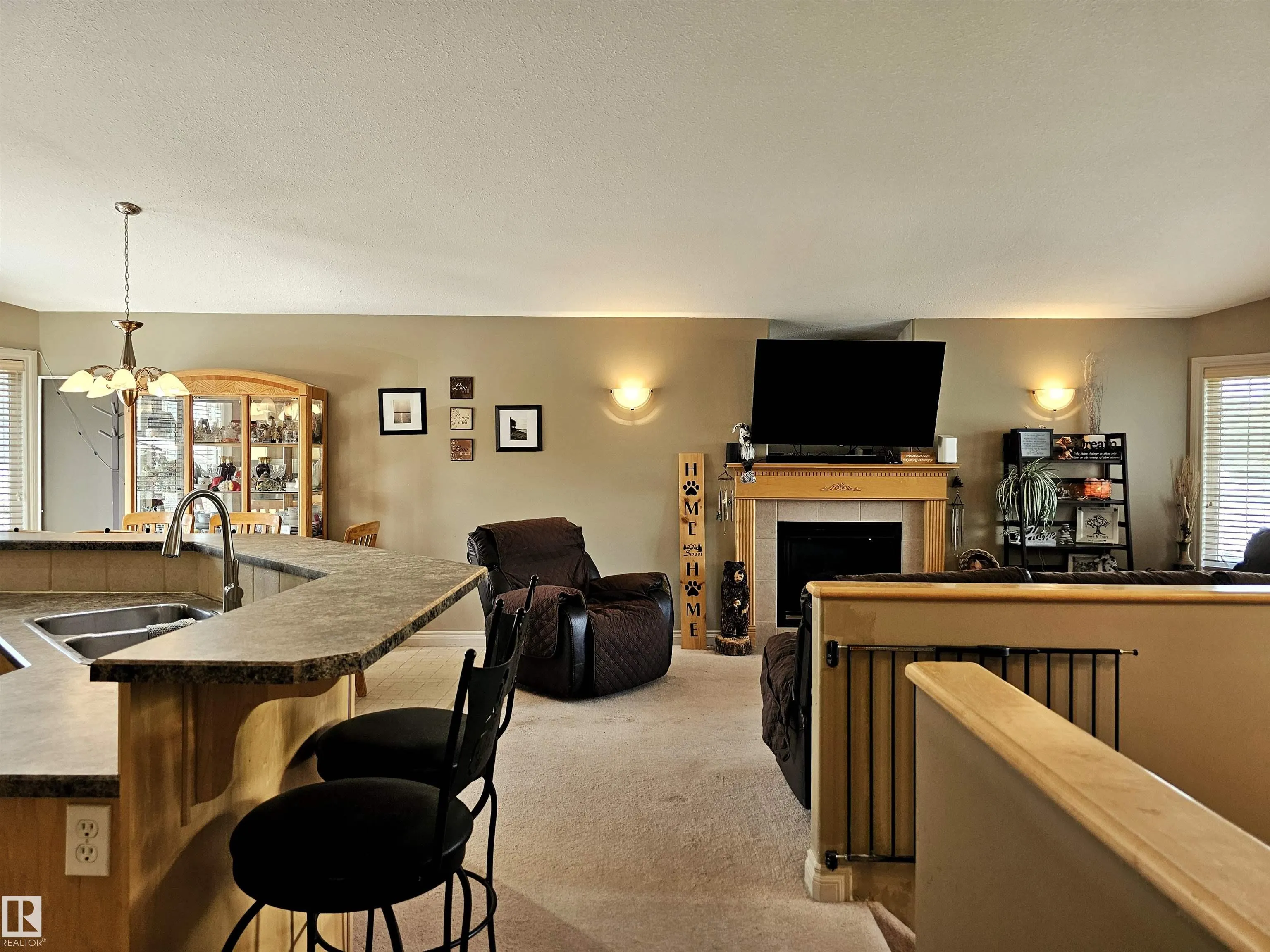 5 ALDERSON Close
