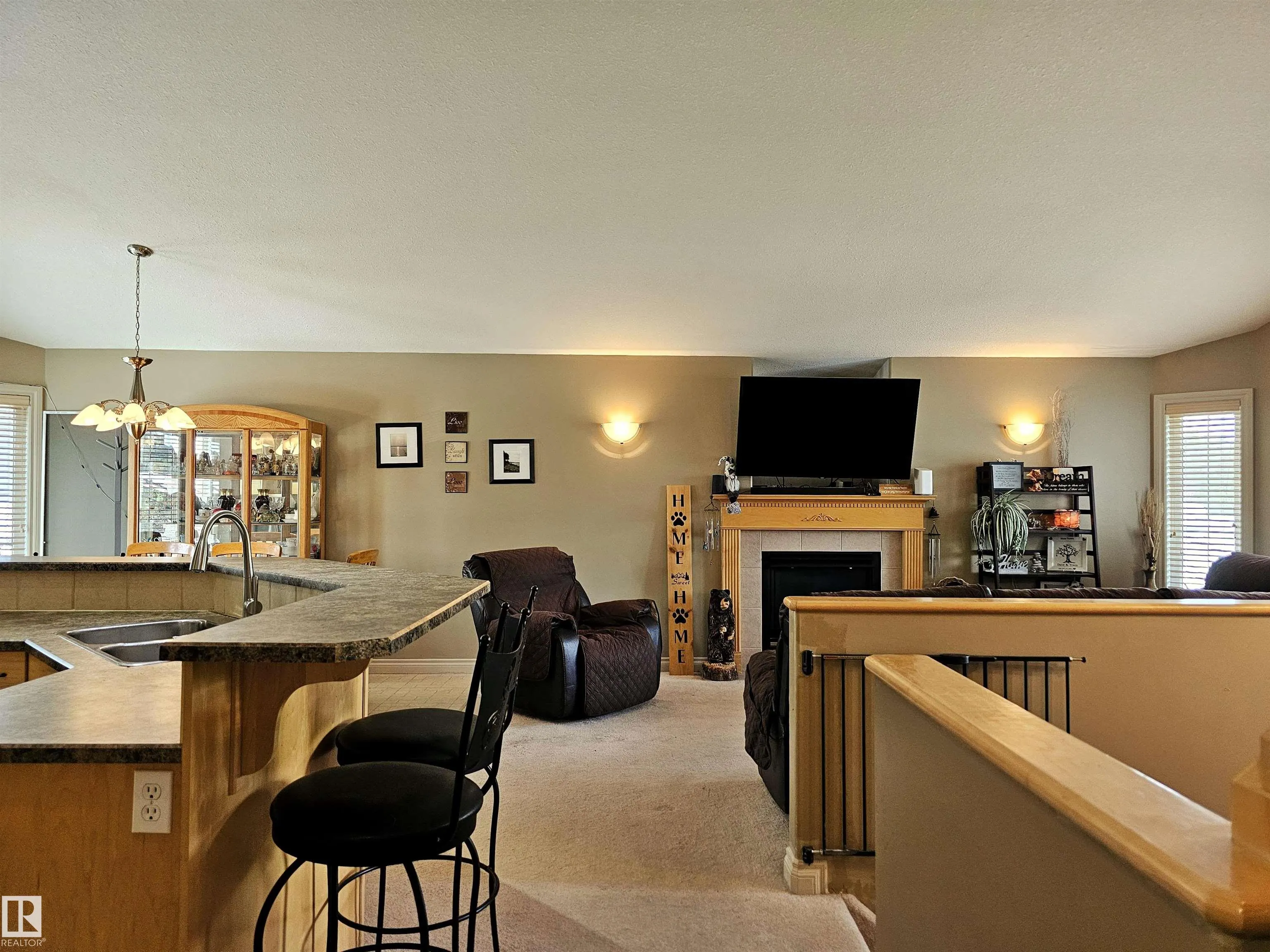 5 ALDERSON Close