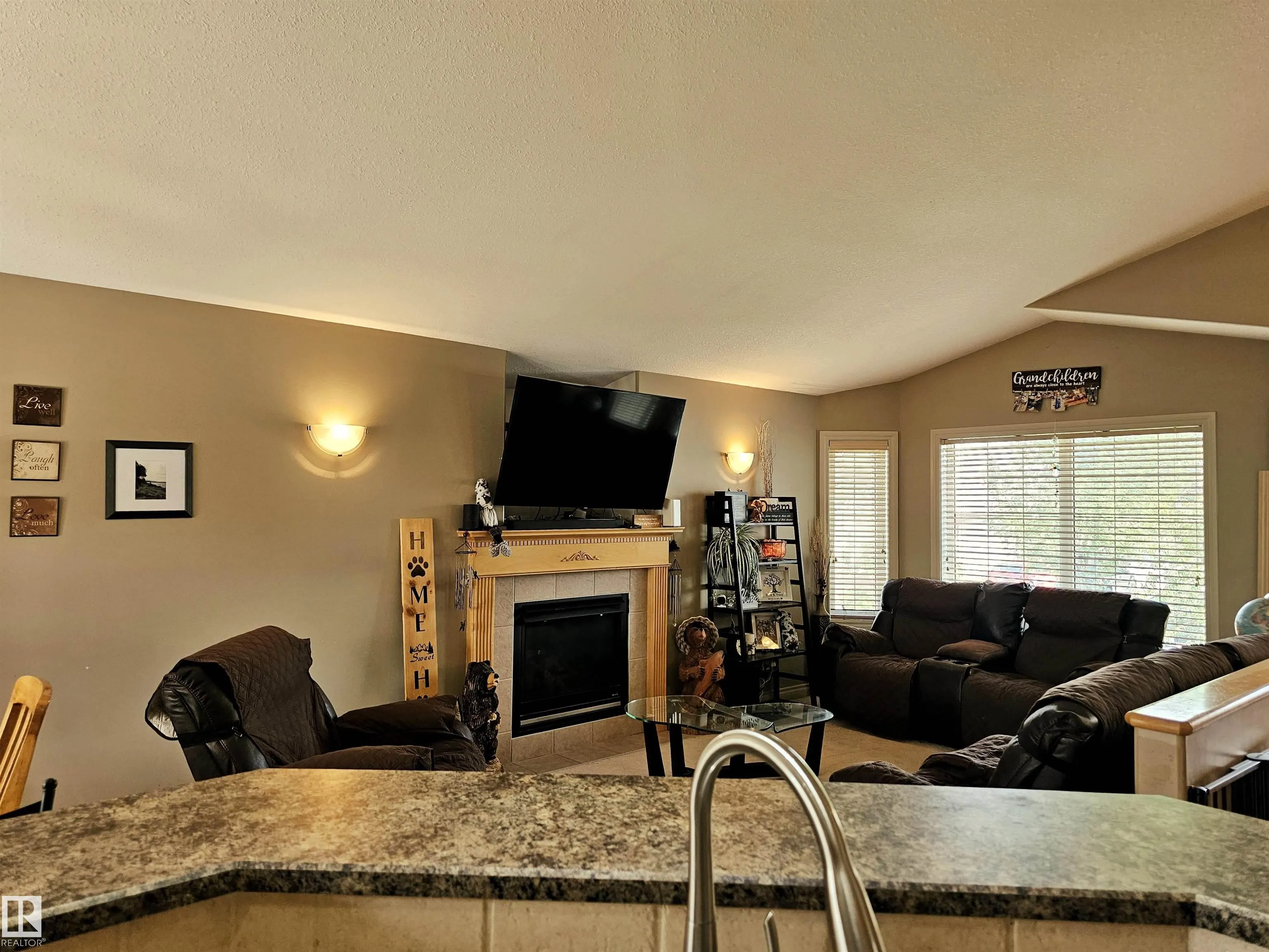 5 ALDERSON Close
